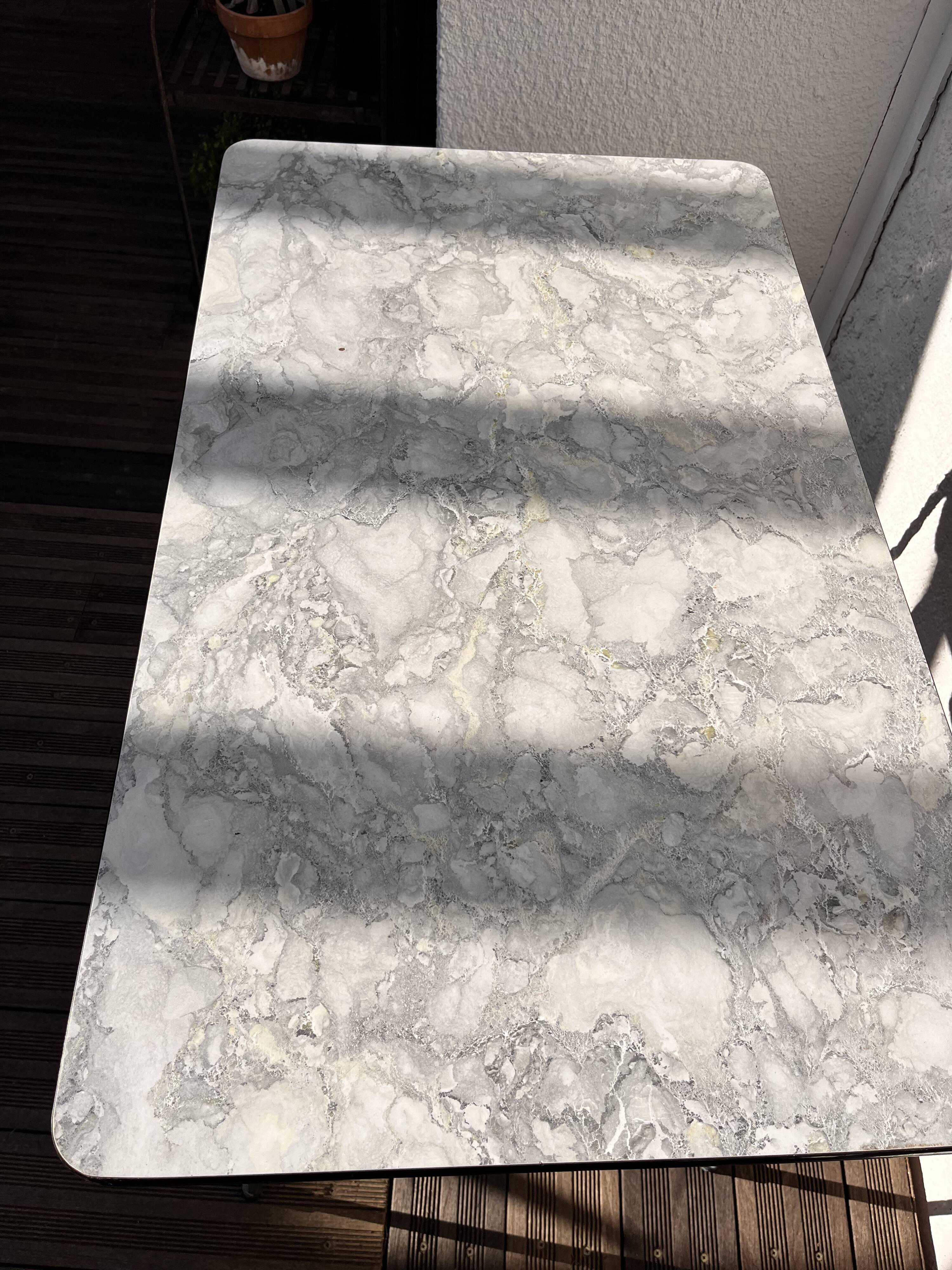 Formica table with marble motif, with drawer and its 3 chairs.