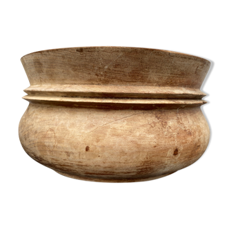 Wooden pot