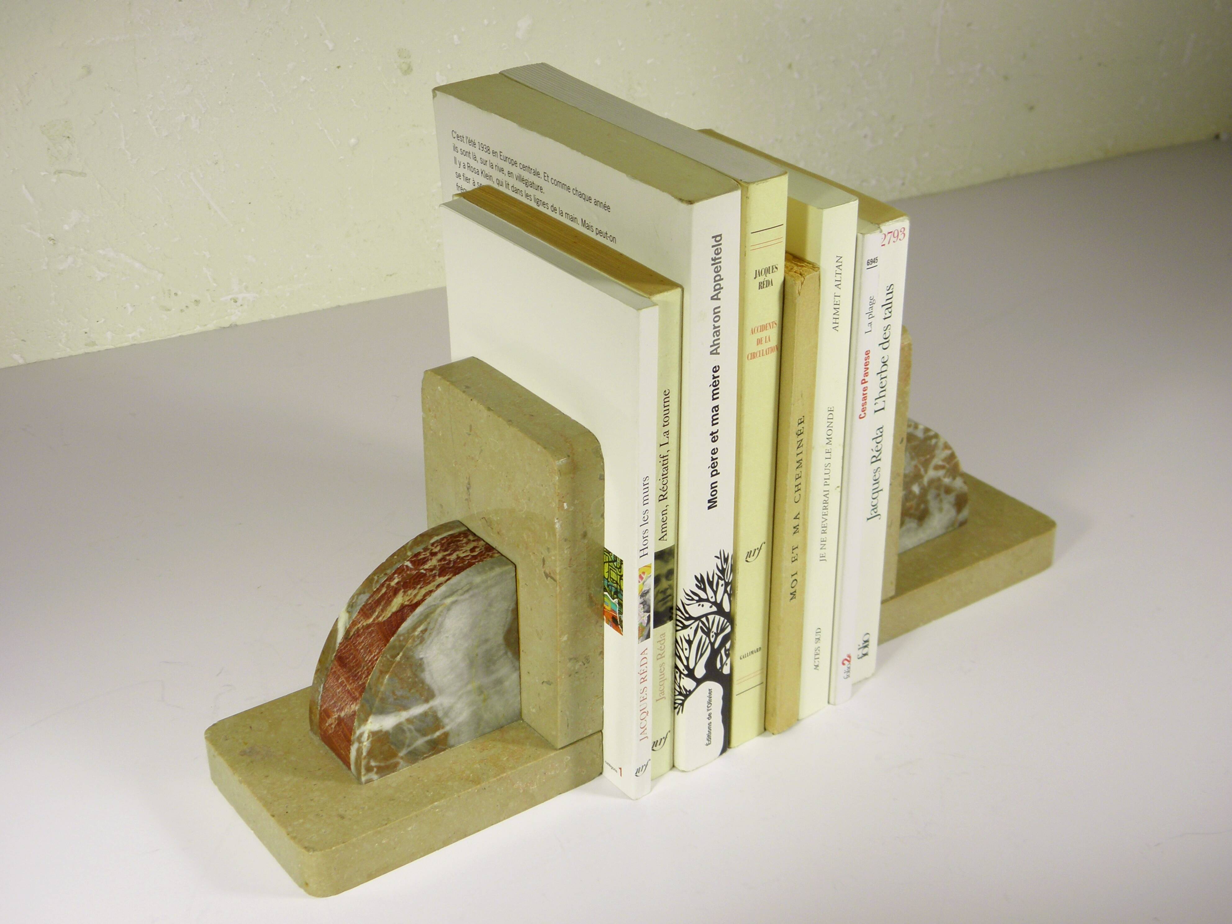 Paire de serre-livres en marbre