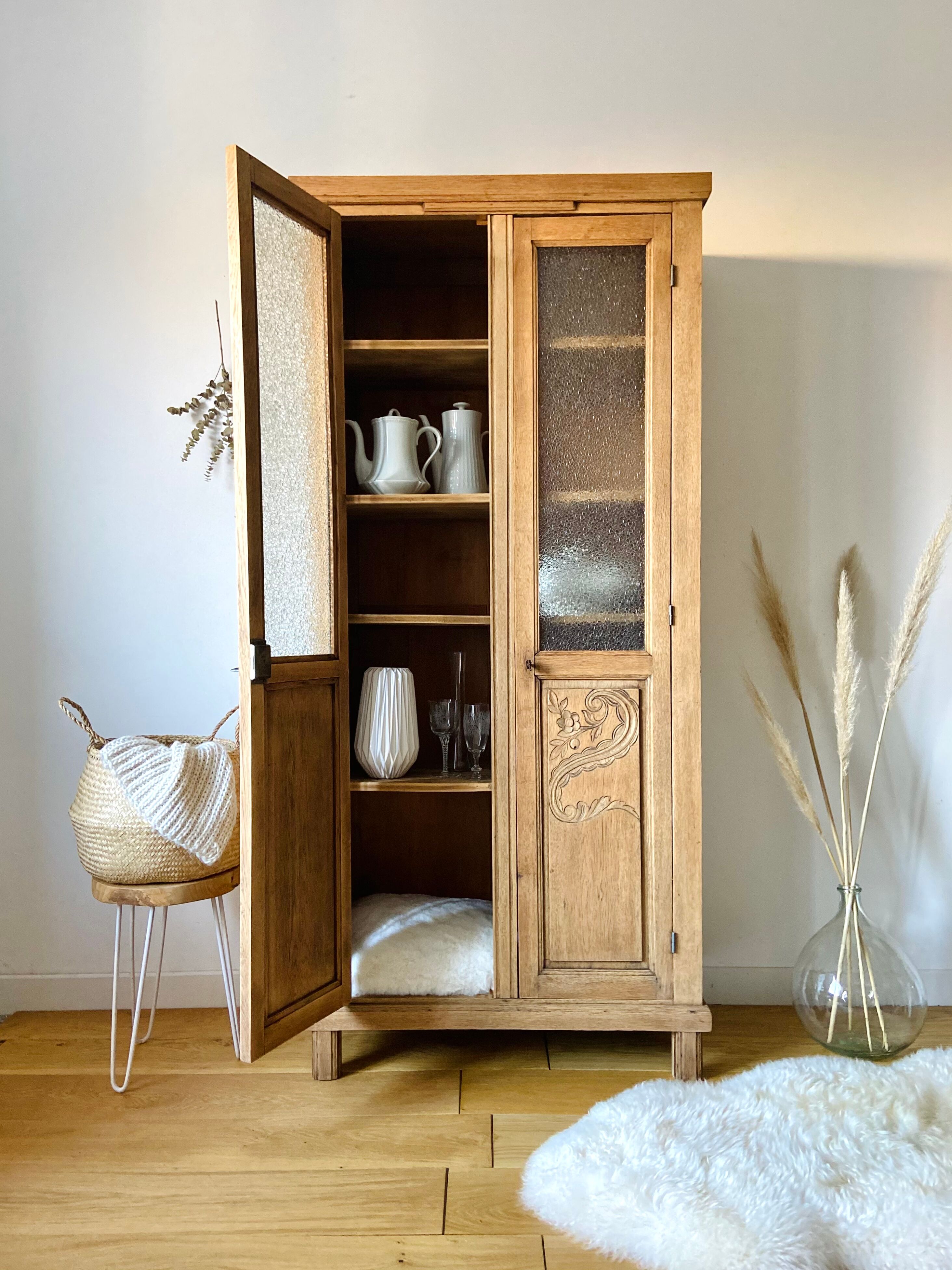 Art deco cabinet showcase