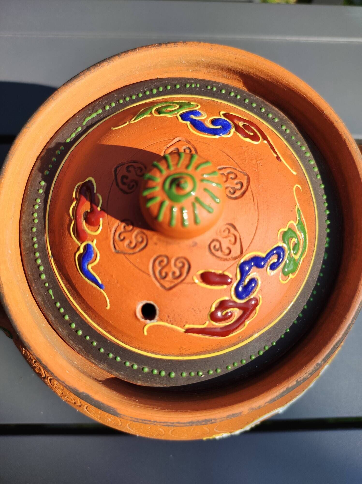 Théière japonaise décorative ancienne en terre cuite tons orangés, à décor de dragon émaillé multico