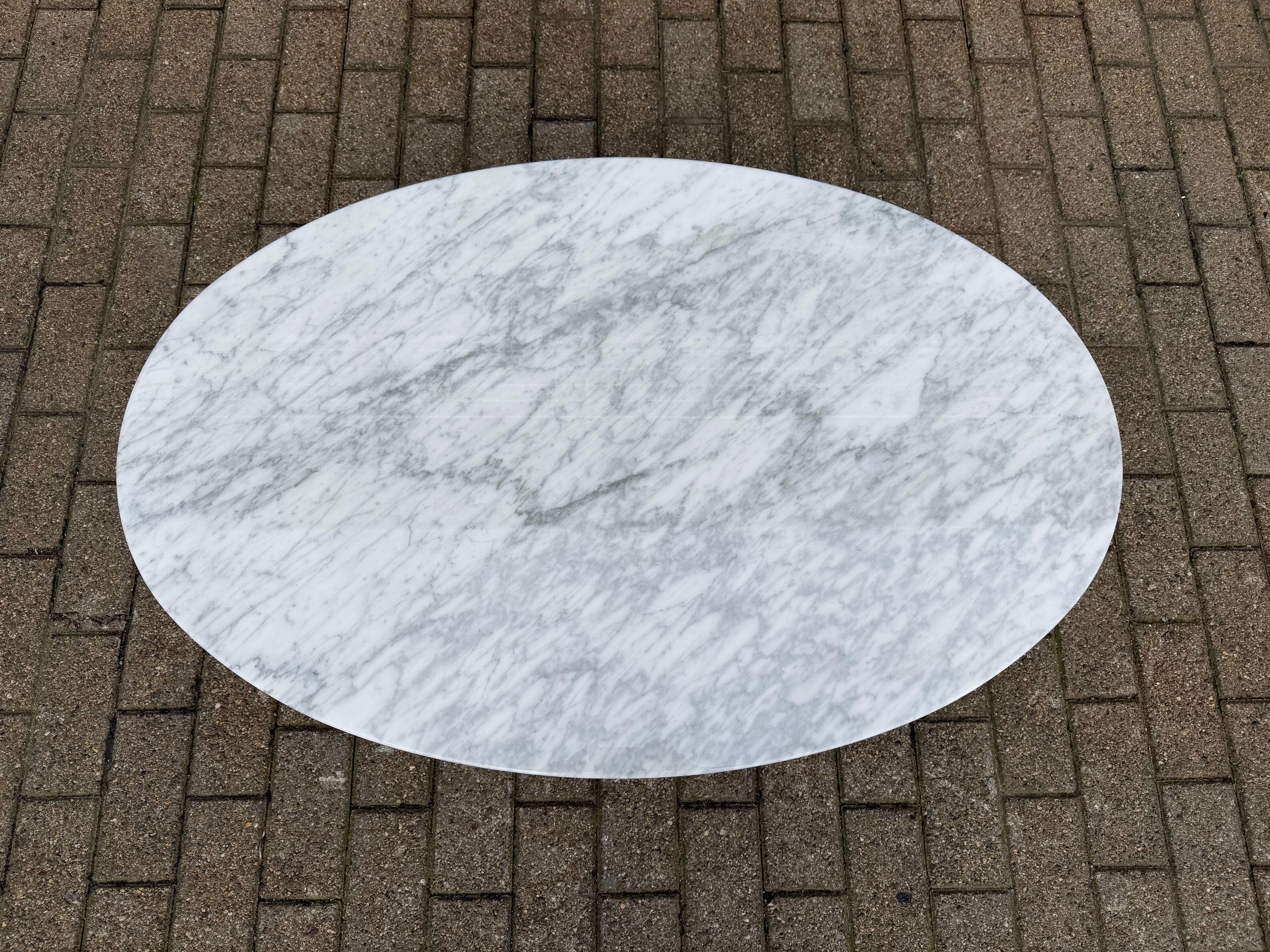 Original oval coffee table Knoll Tulip Eero Saarinen Carrara
