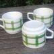 Lot de trois grandes tasses à café en céramique décor écossais vert Vintage.