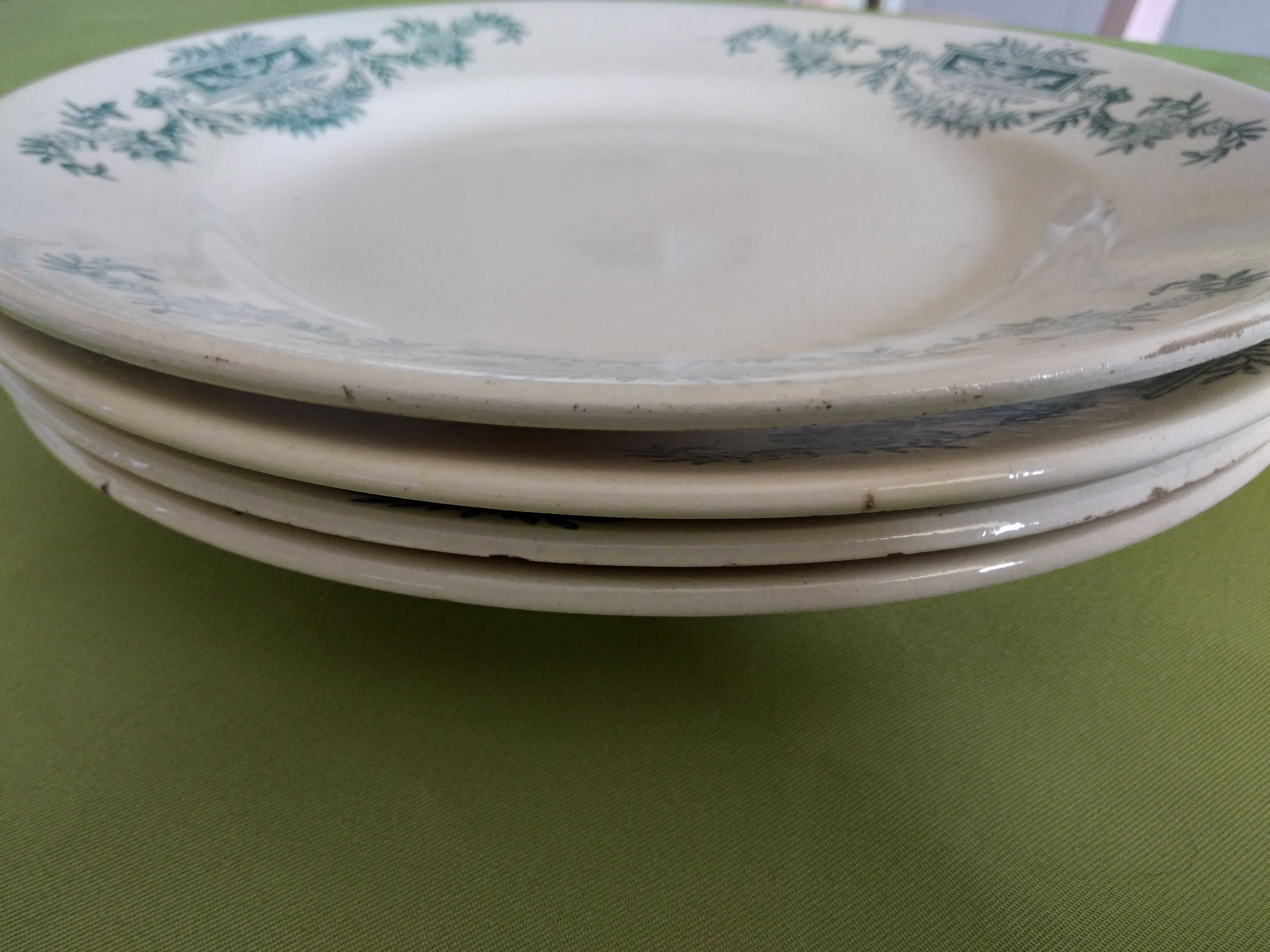 Flat plates Lutèce Longchamp