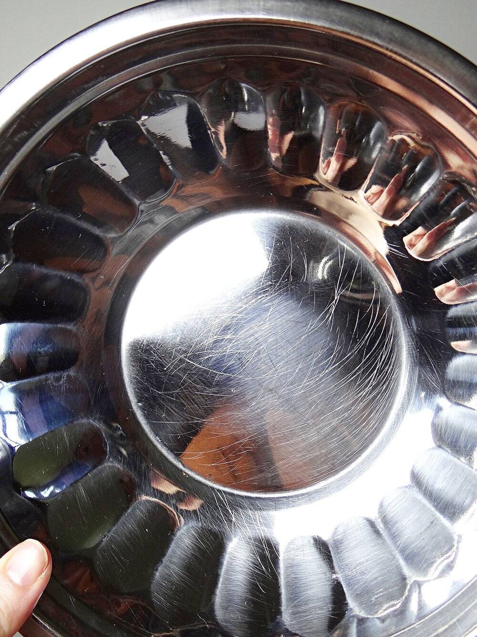 Set of 3 vintage stainless steel bowls from the 1980s.