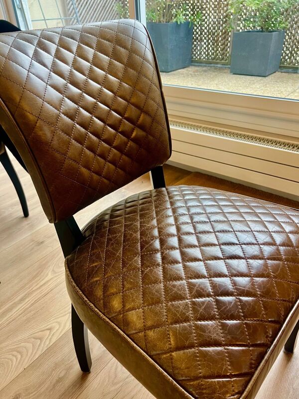Lot de 4 chaises en cuir chesterfield salle à manger
