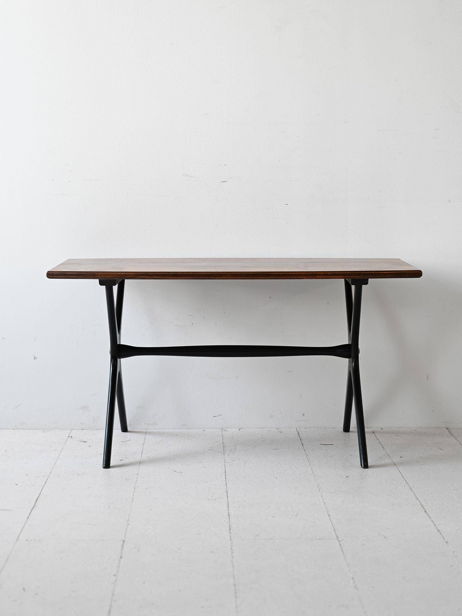 Scandinavian coffee table with black legs