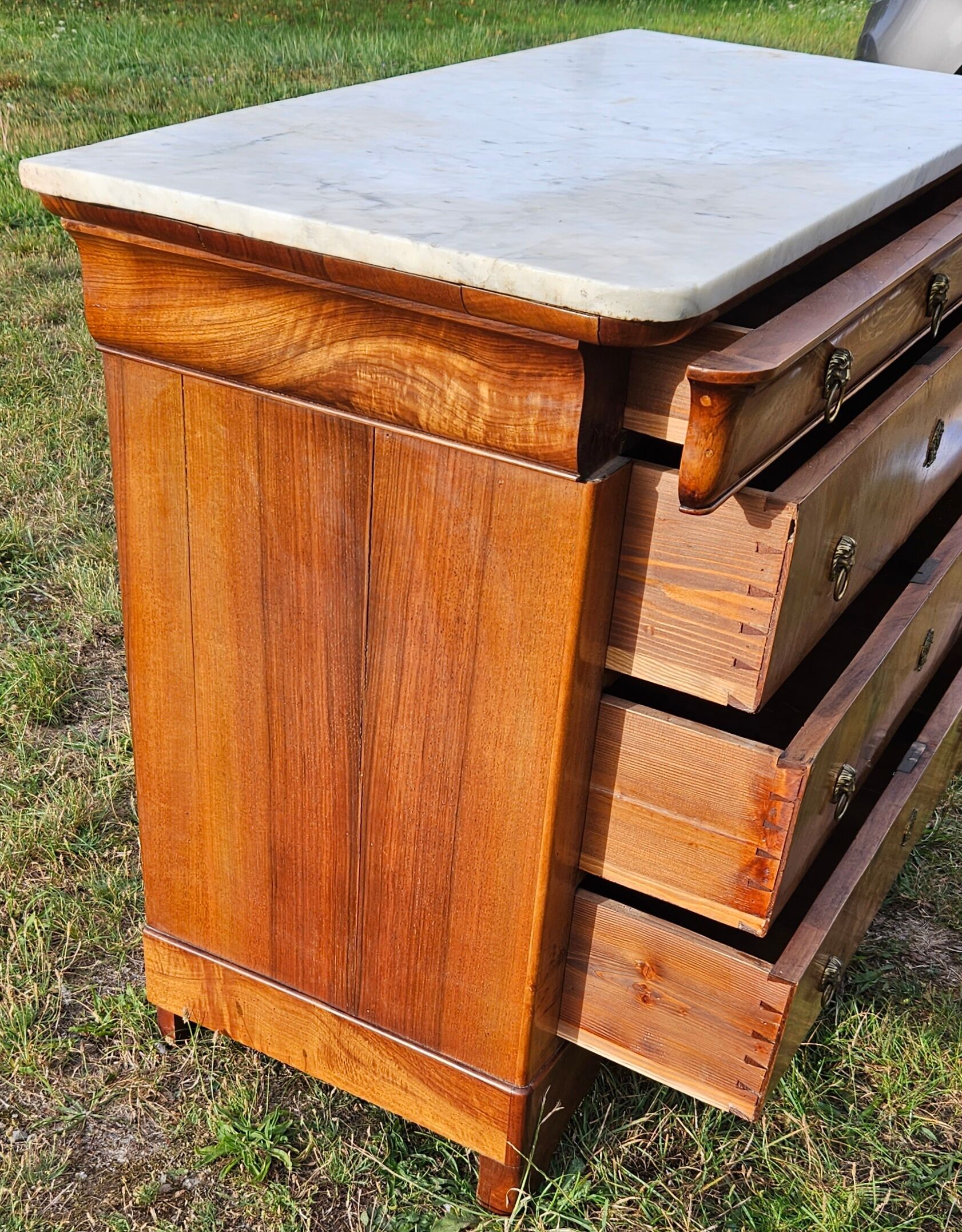 5-drawer chest of drawers with white marble top