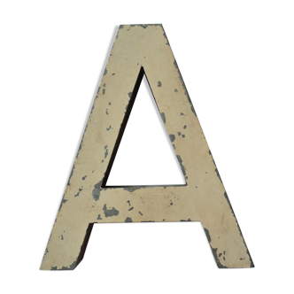 Lettre d'enseigne  A  vintage en métal
