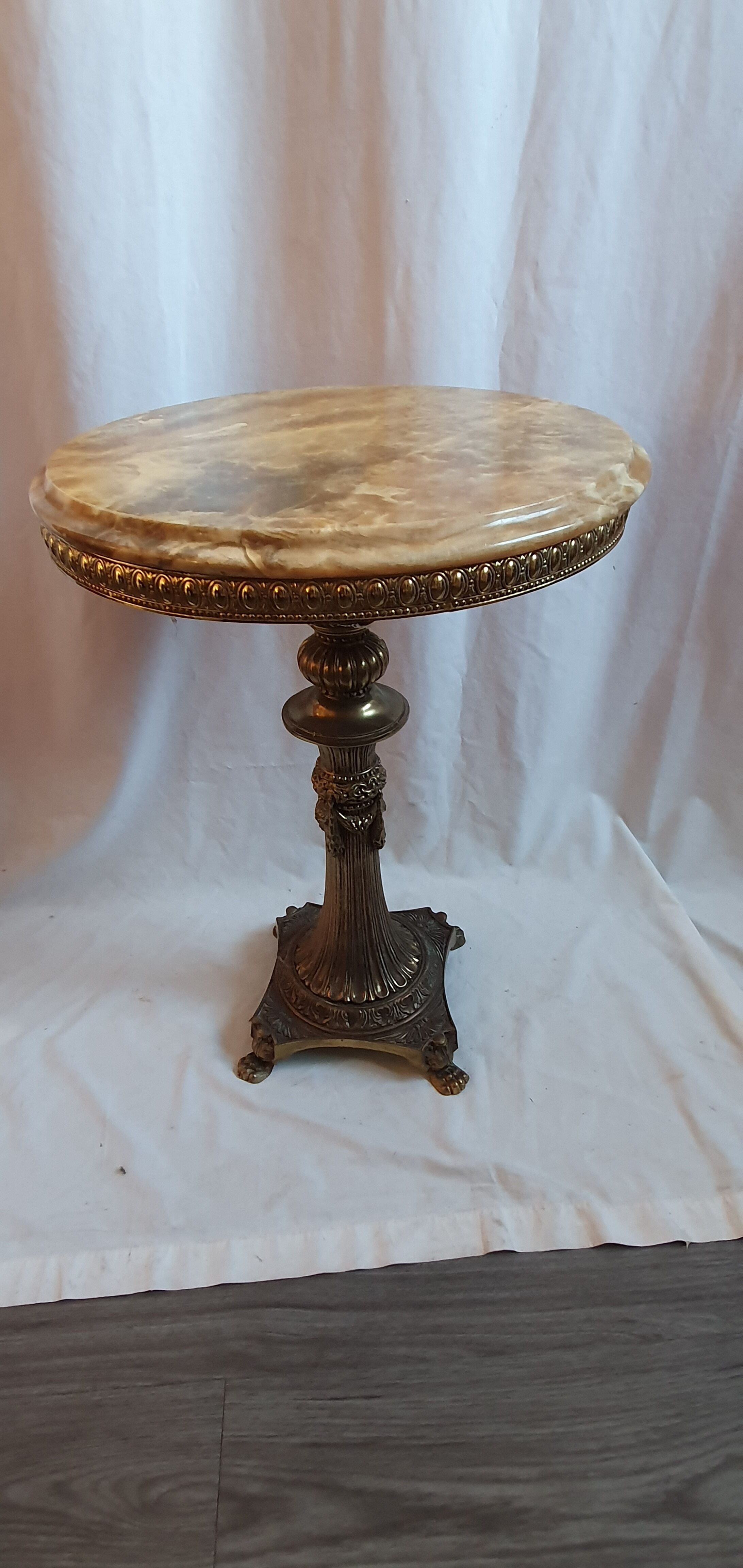 Marble table lion's feet