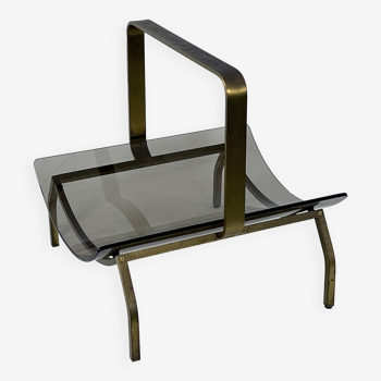 Fontana Arte, Mid-Century brass and curved glass magazine holder. Italy 1960s