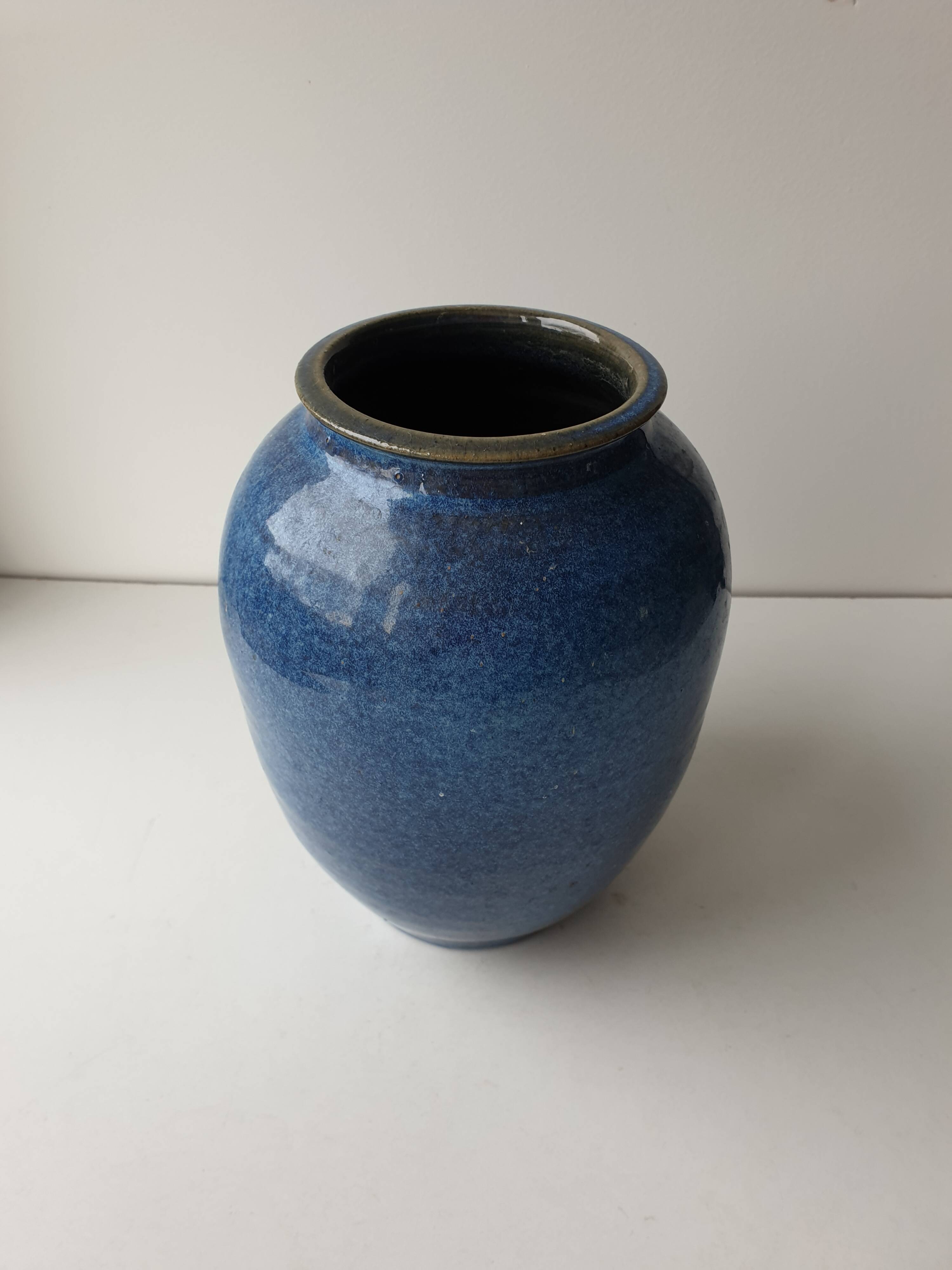 Cobalt blue glazed ceramic vase Signed Monogram NH? - H 21.5cm