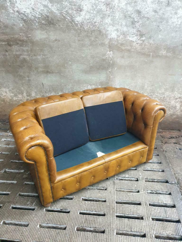 Old Chesterfield sofa 2 seater 140 cm