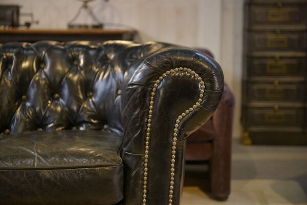 Canapé Chesterfield 3 places en cuir noir