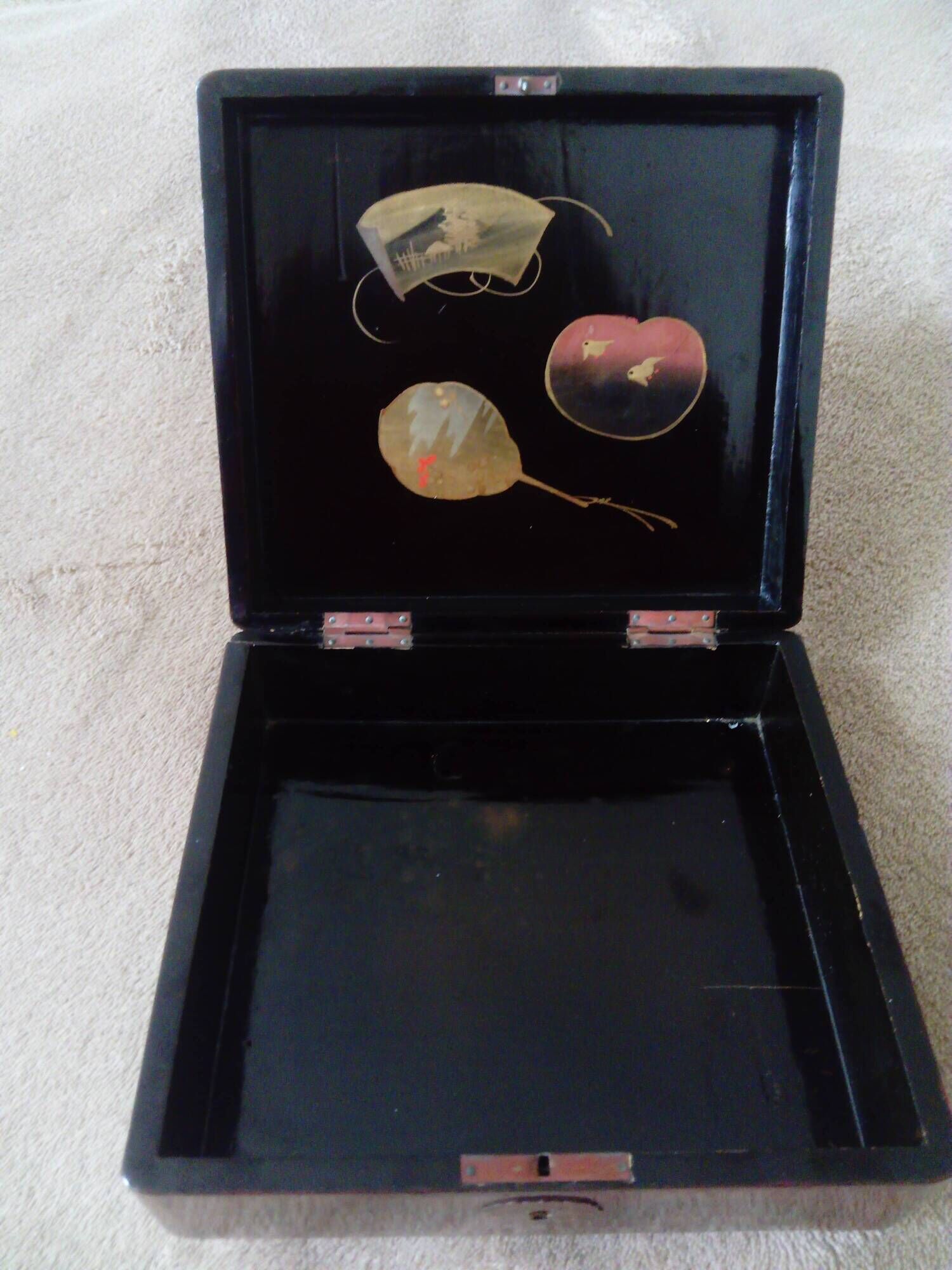 Lacquered wooden jewelry box / box with butterfly and landscape decoration
