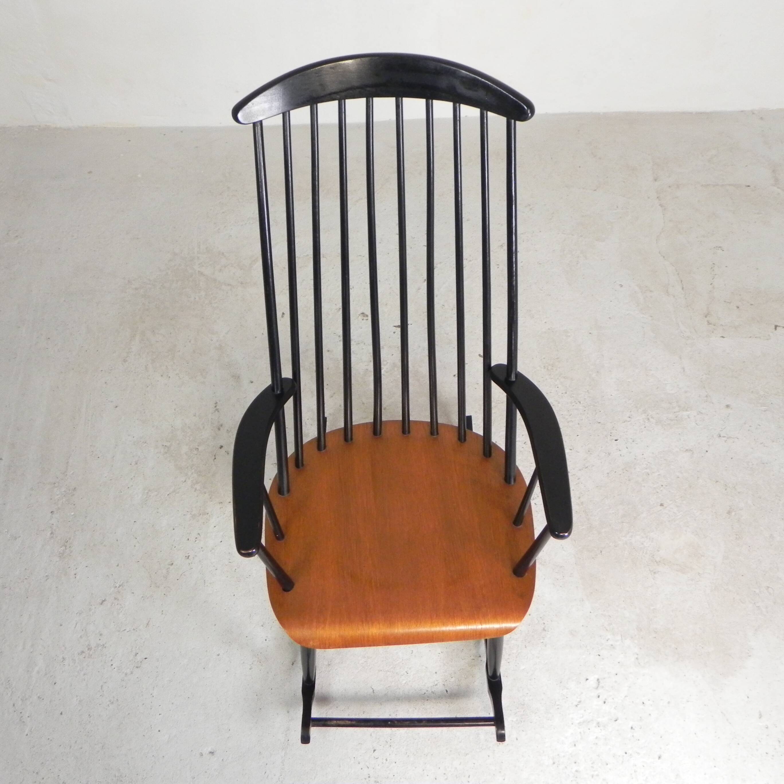 Spindle chair, rocking chair