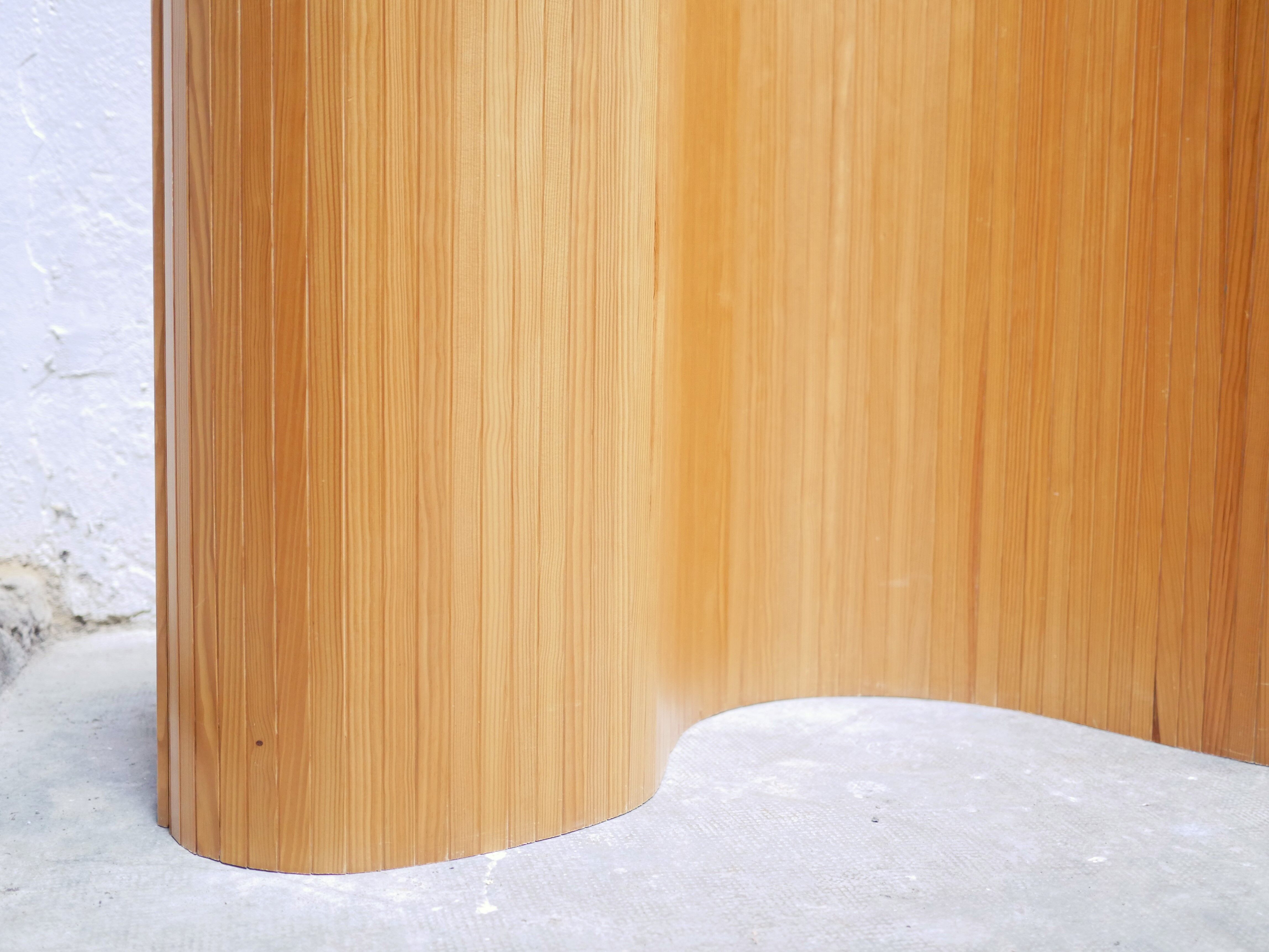 Vintage wooden screen published by Habitat