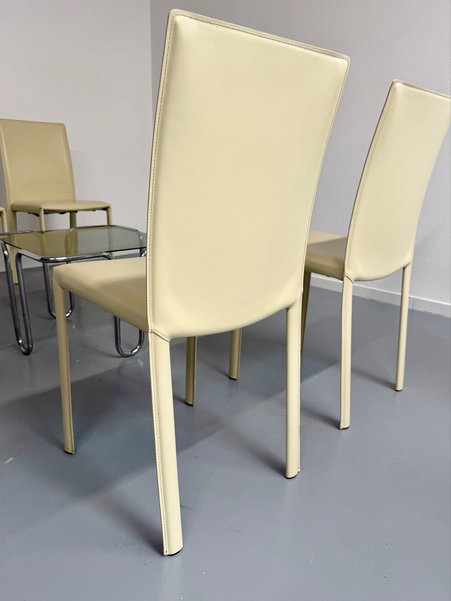 Set of 4 cream leather chairs contemporary design Colico Dress Up