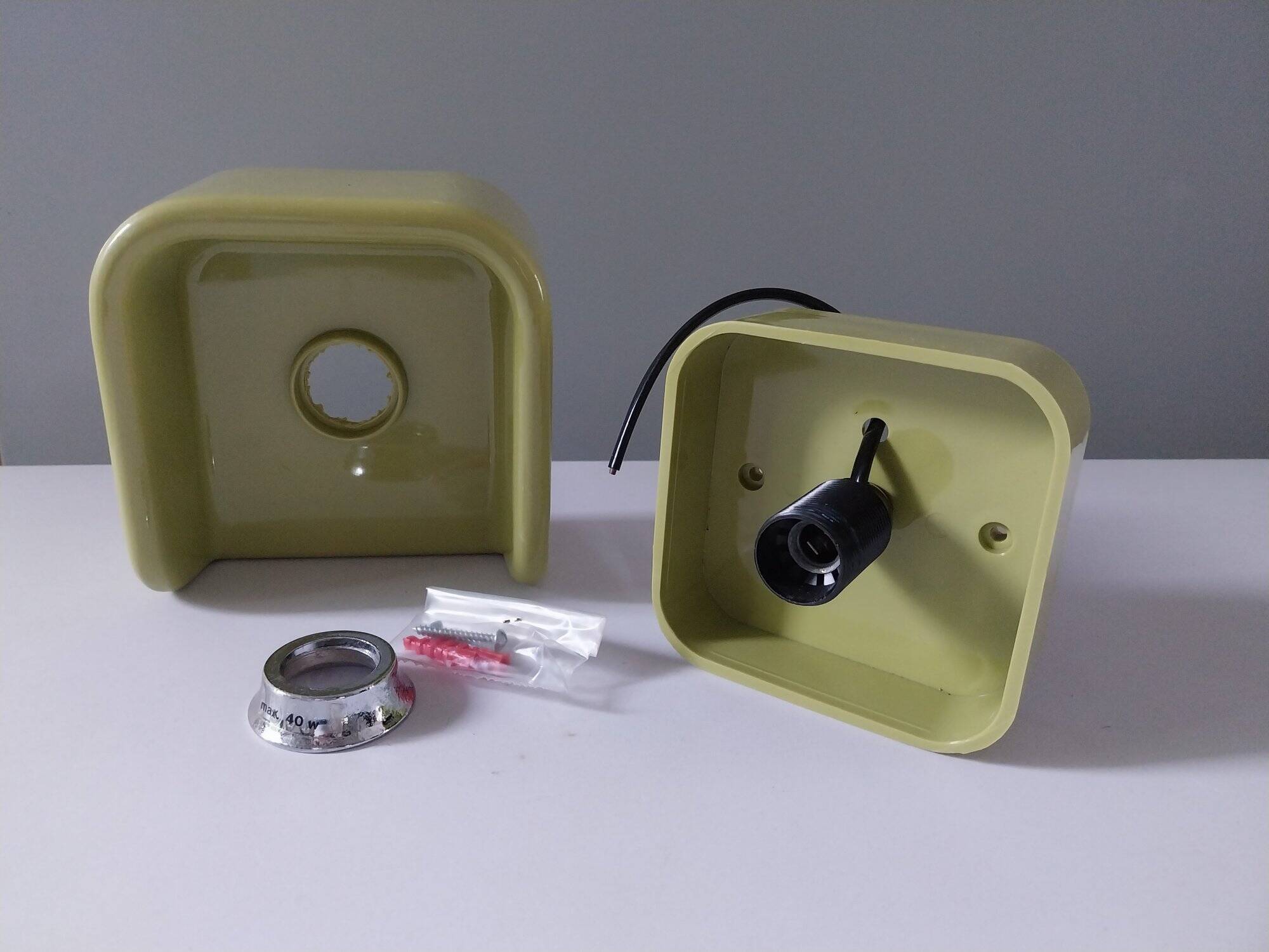 Pair of guzzini wall lights by Makio Hasuike