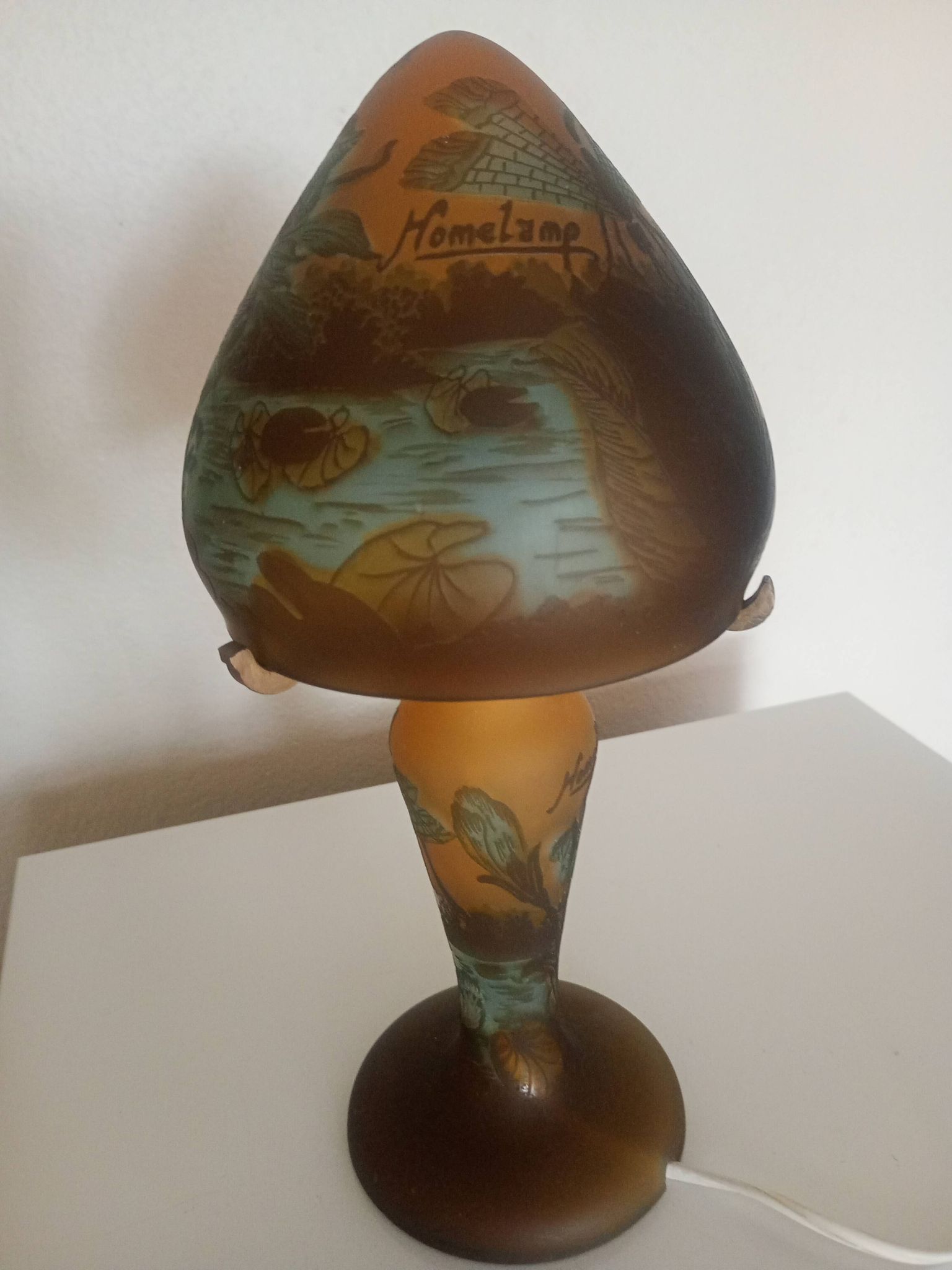 Homelamp "champignon" Polychrome glass, lake-themed decoration, dragonfly