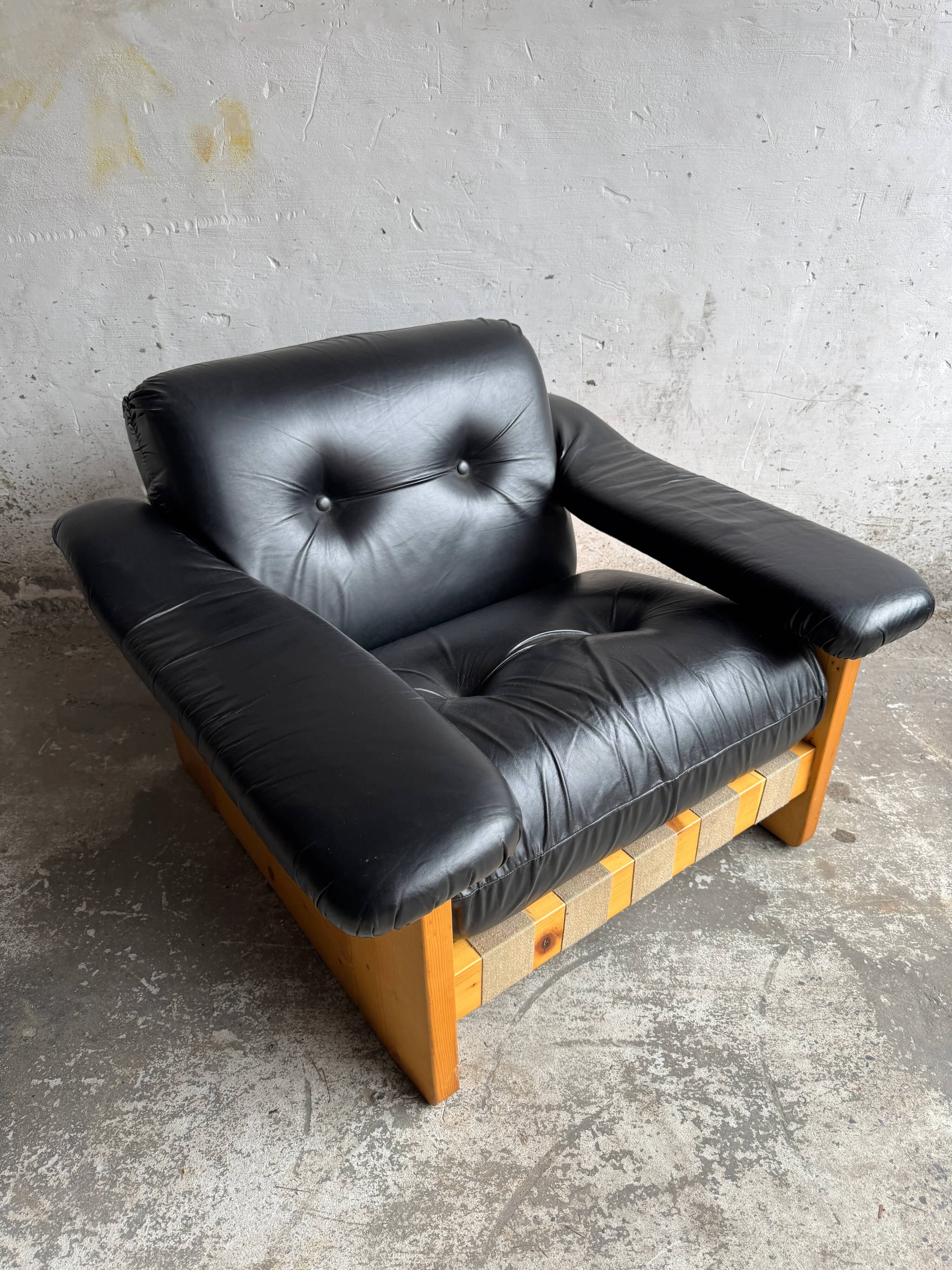 Vintage 1970s Italian Armchair by Poltrona Munari — Black Leather with Pine Wood Frame