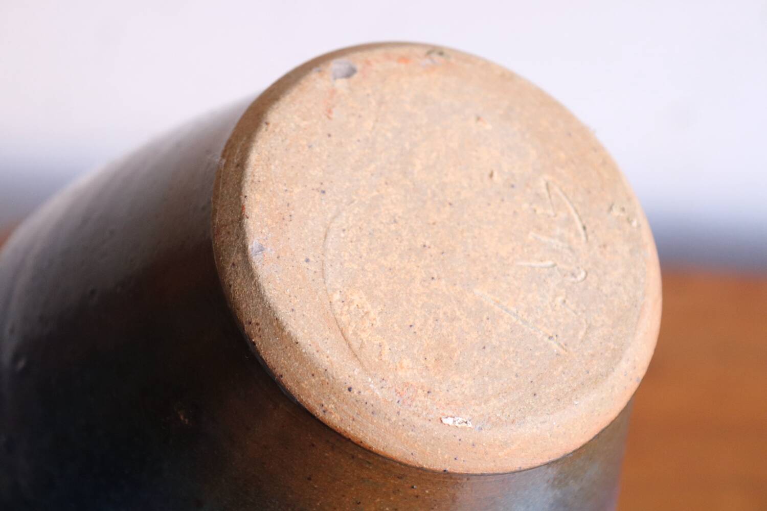 Grand vase en grès émaillé bleu – signé