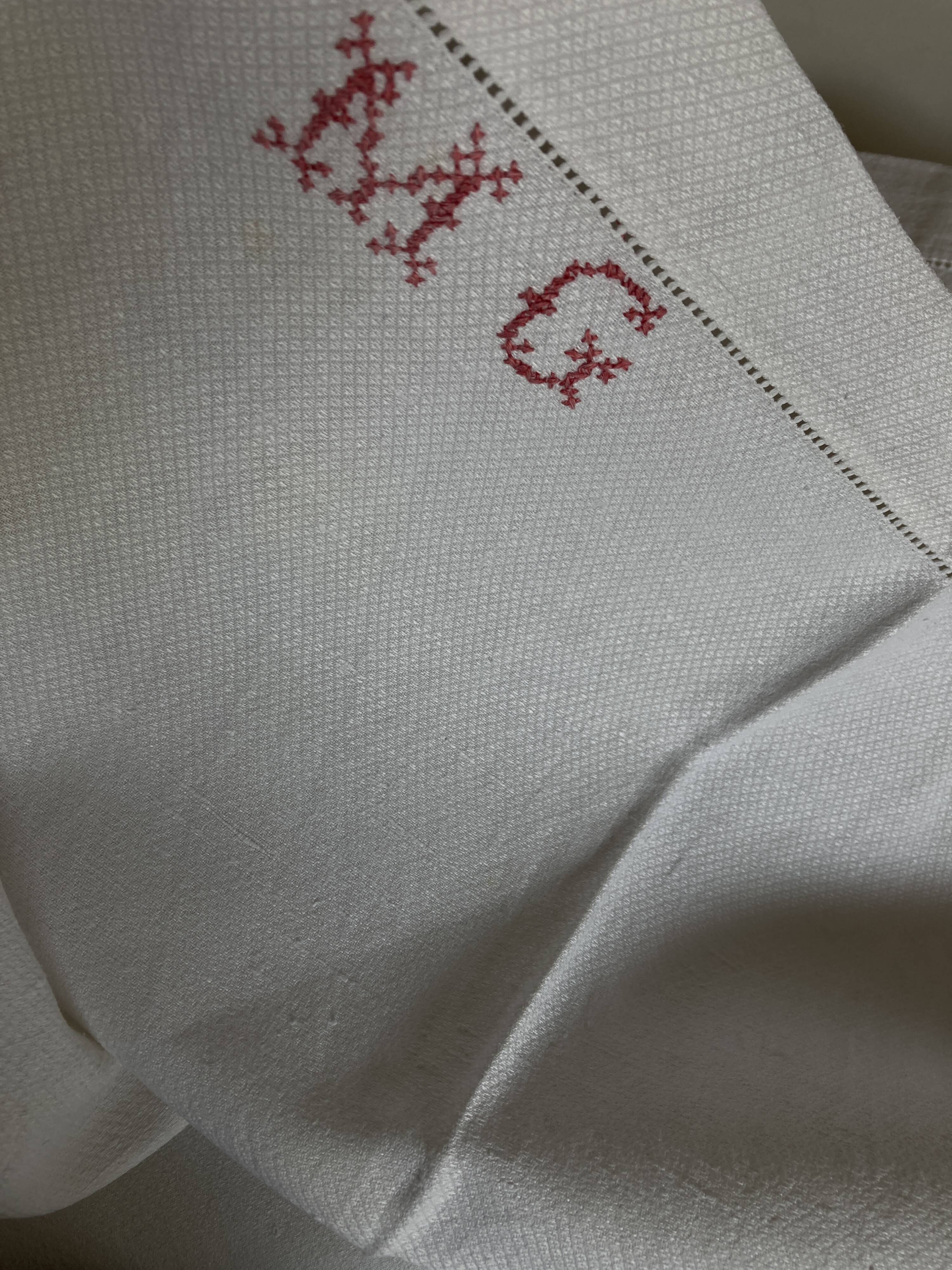 Set de 6 serviettes en lin caviar 1930 brodées MG rouge 65 x 85