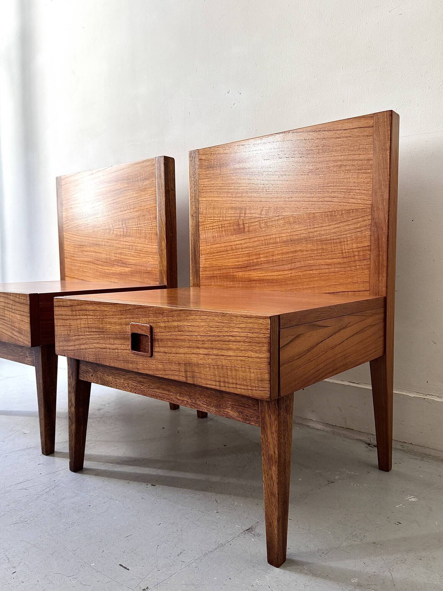 Modernist pair / Scandinavian wooden bedside tables, 1970 design.
