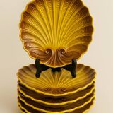 Vintage shell-shaped plates