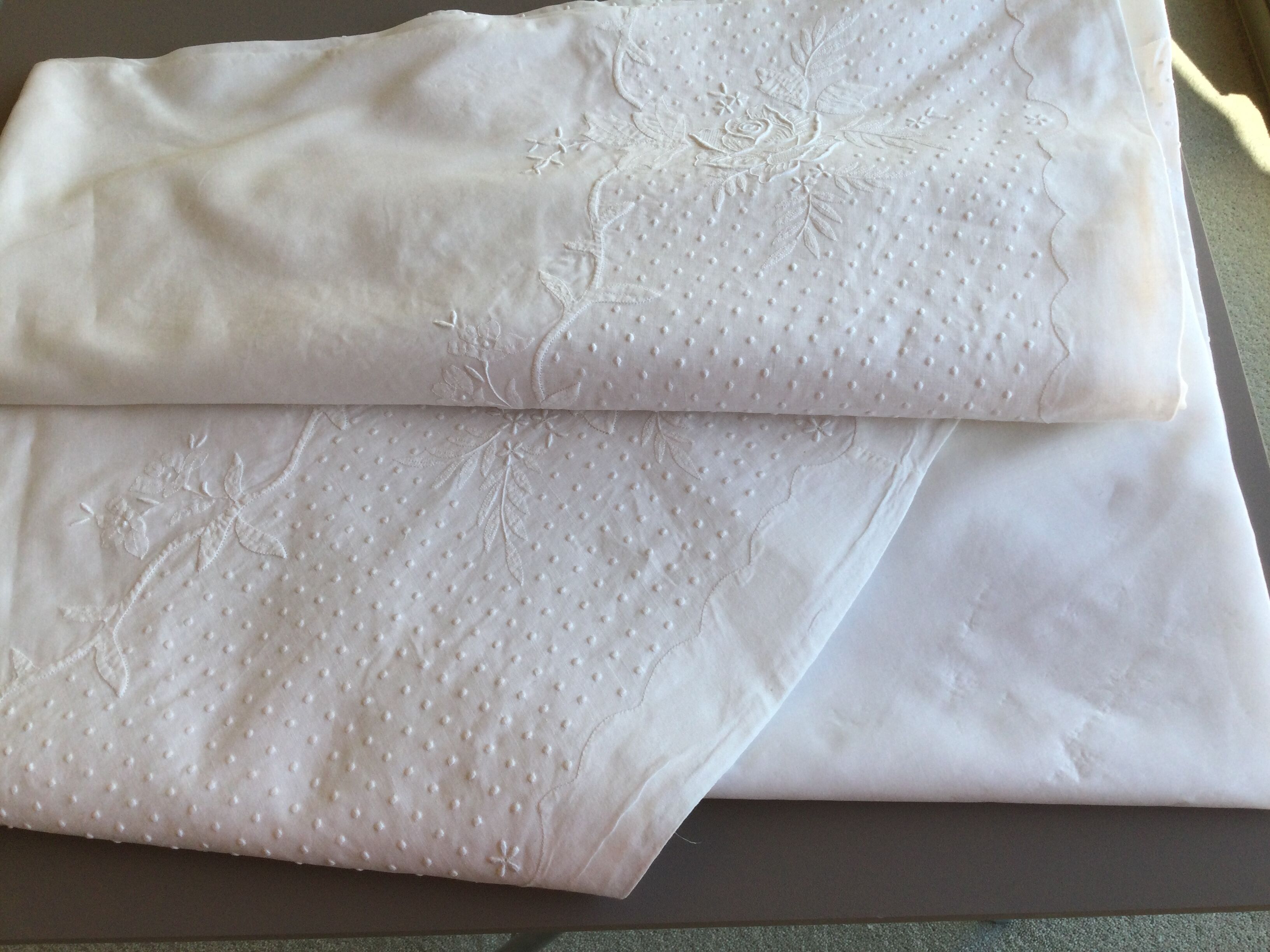 White embroidered organdie tablecloth and 12 assorted towels
