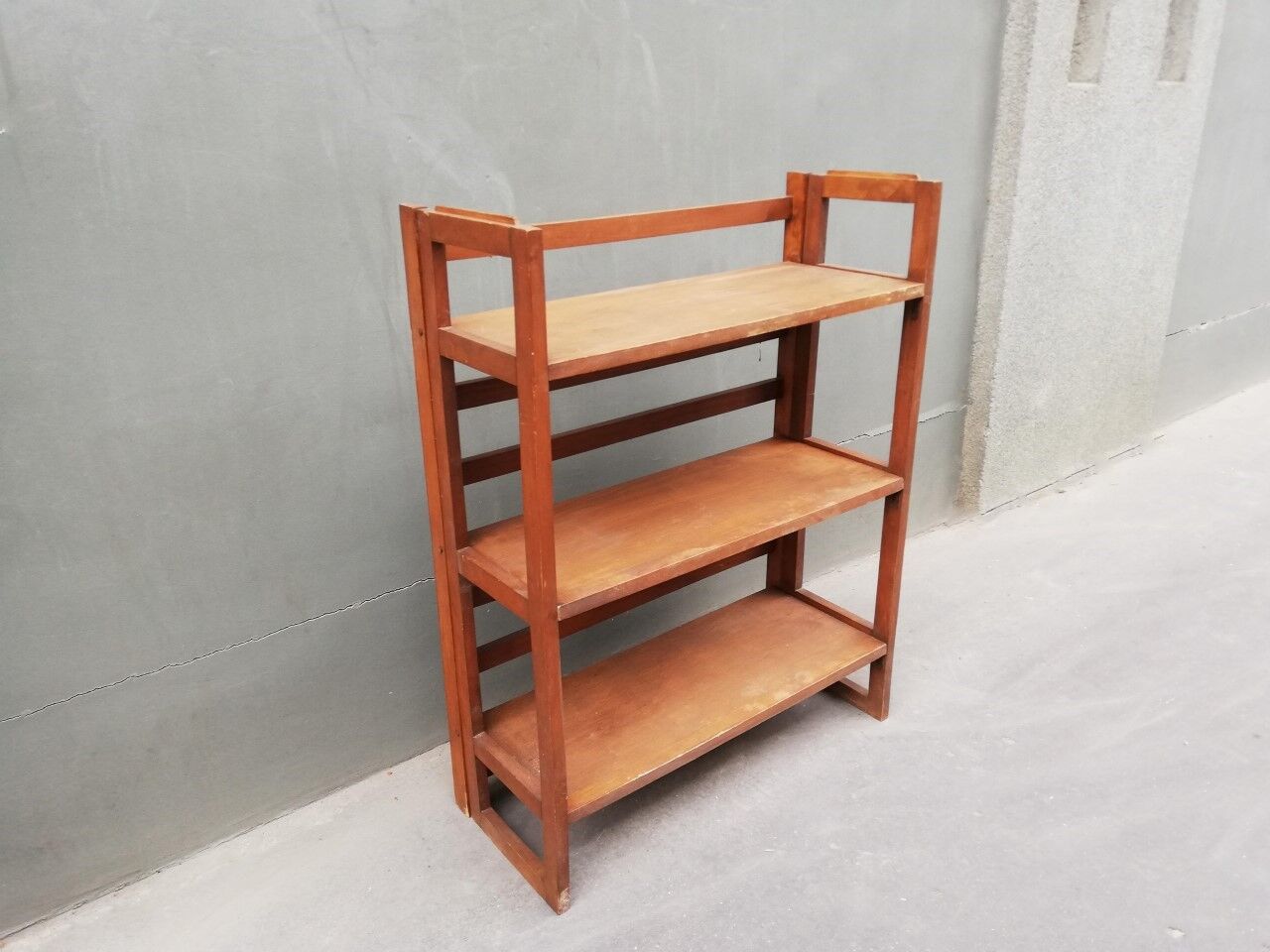 Foldable shelf