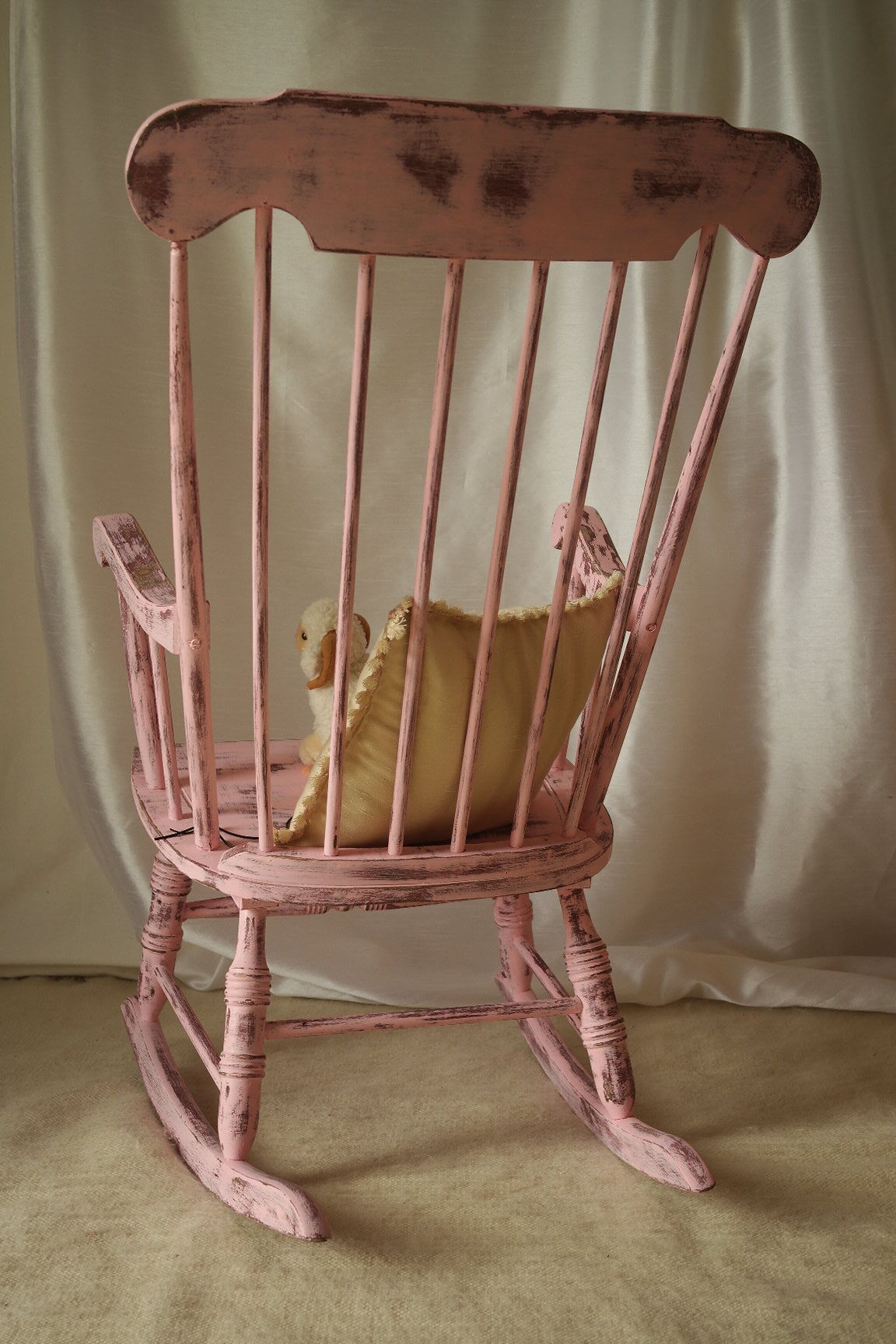 Rocking-chair vintage 50 in pink patina wood