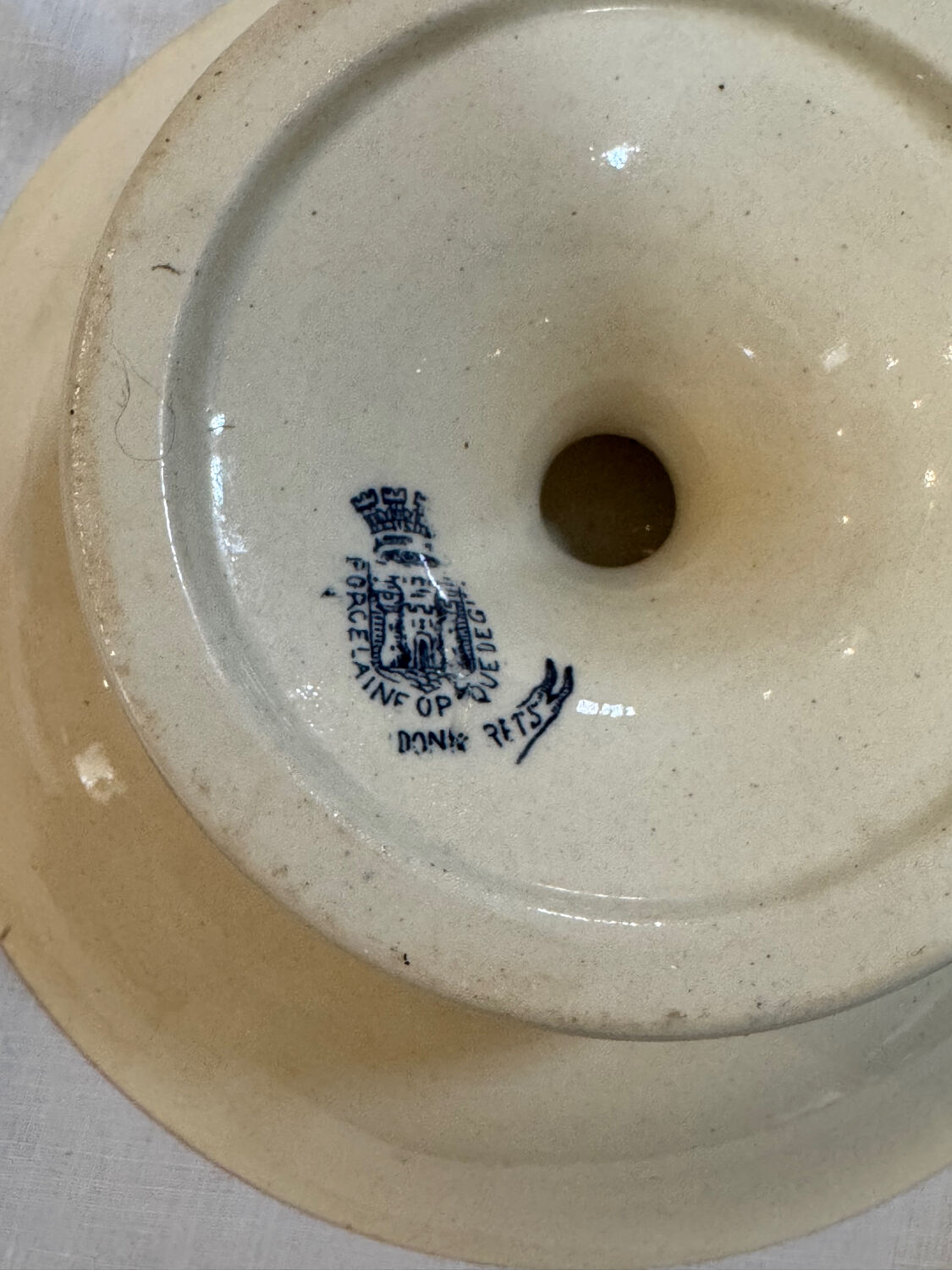 Swallow footed coupe Gien