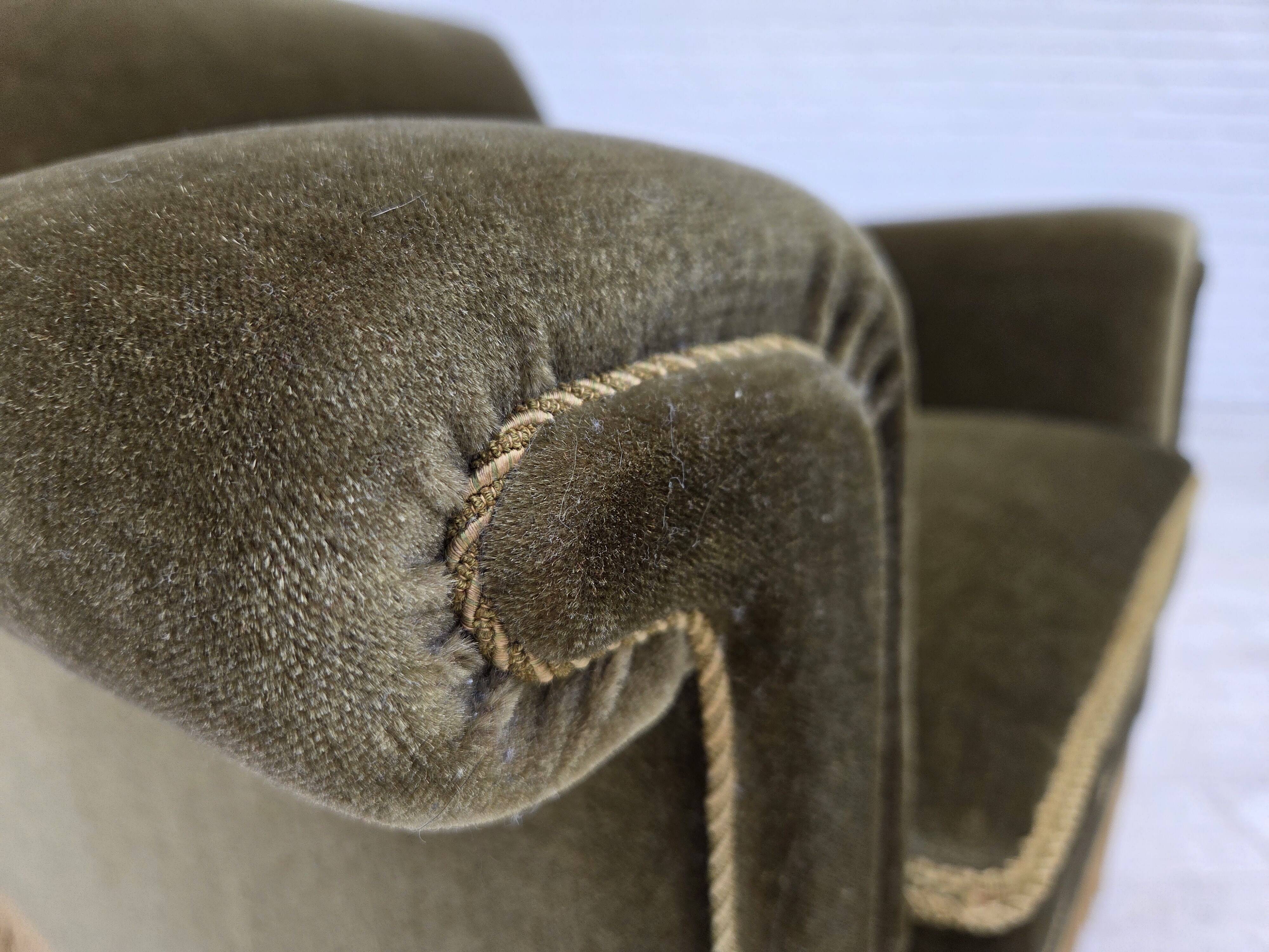 Fauteuil danois des années 1970, velours vert d'origine.