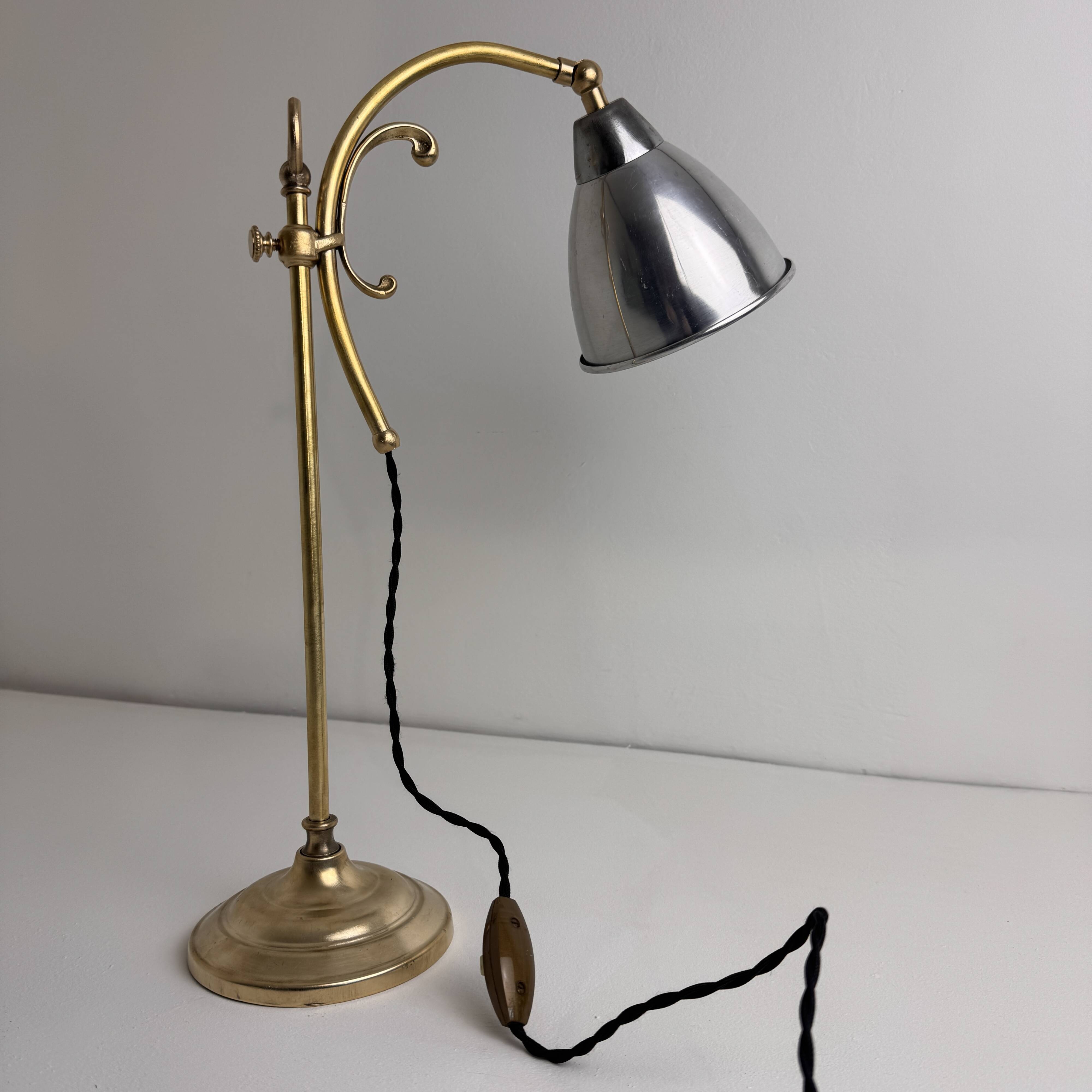 OLD VINTAGE DESK LAMP RAISE AND LOWER