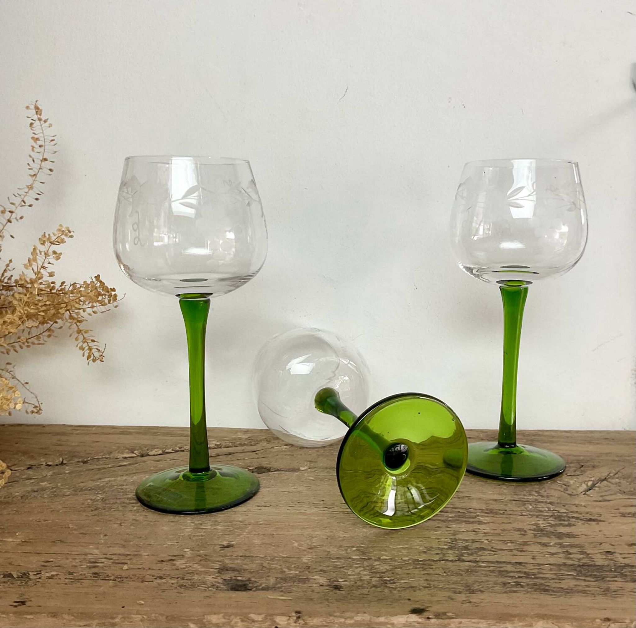5 verres Alsace soufflés à la bouche , décor raisin