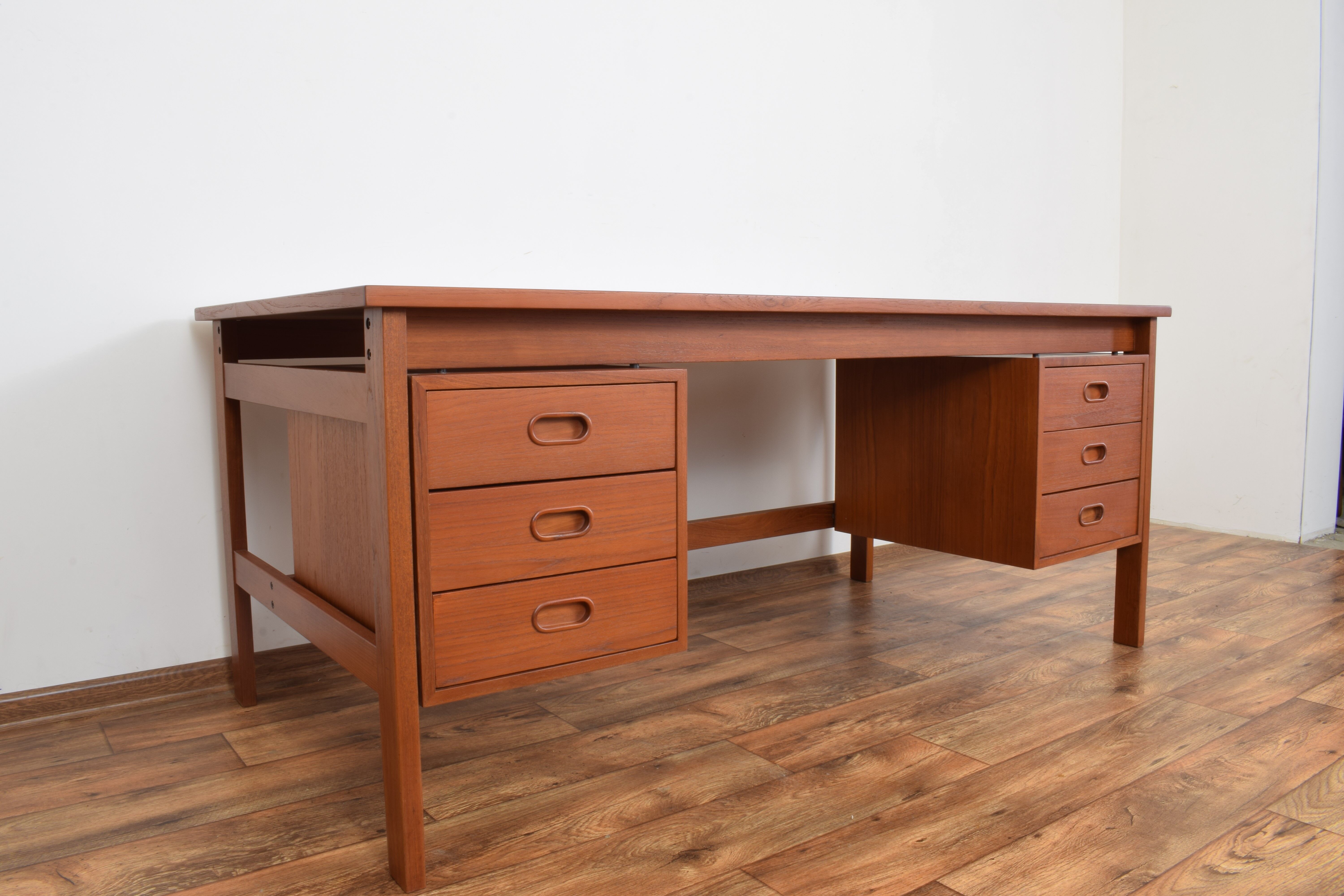 Mid-century danish teak desk, 1970