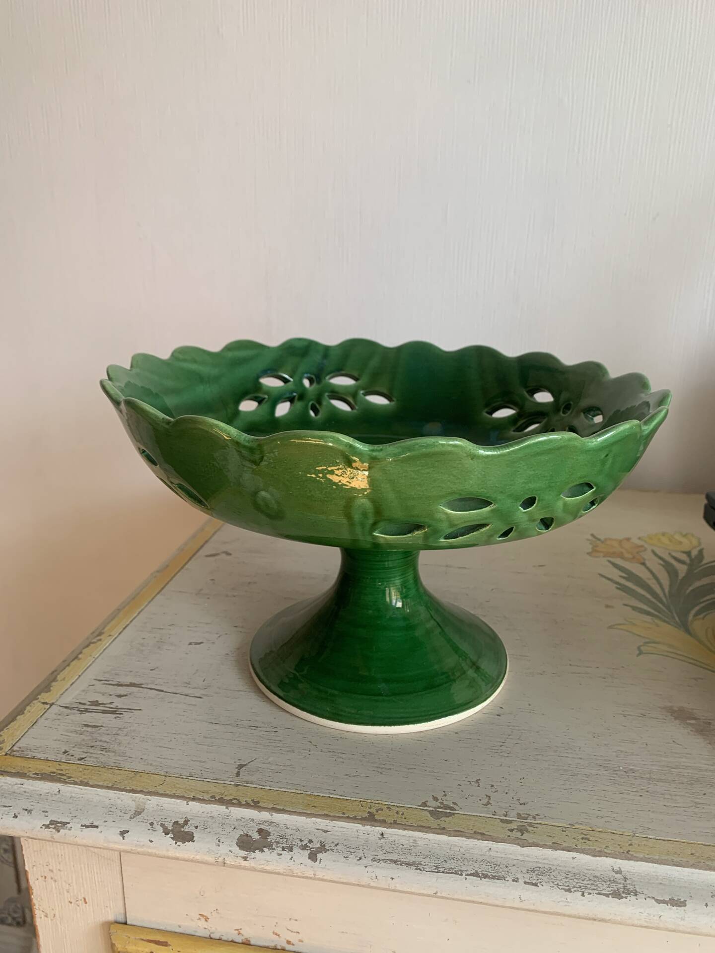 Cup on pedestal / Openwork compote in emerald green ceramic – Vi