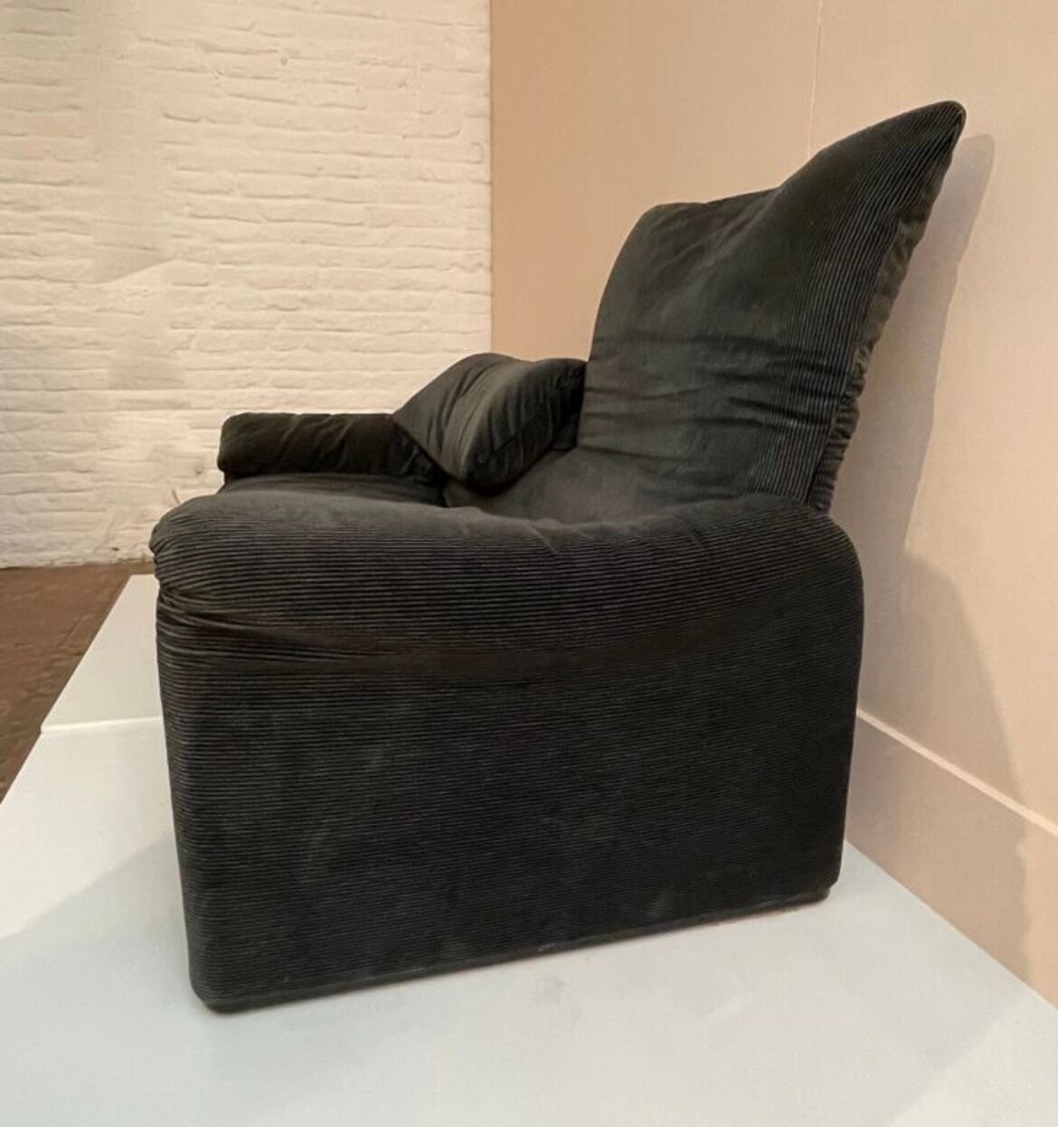 Maralunga sofa by  Vico Magistretti, Cassina