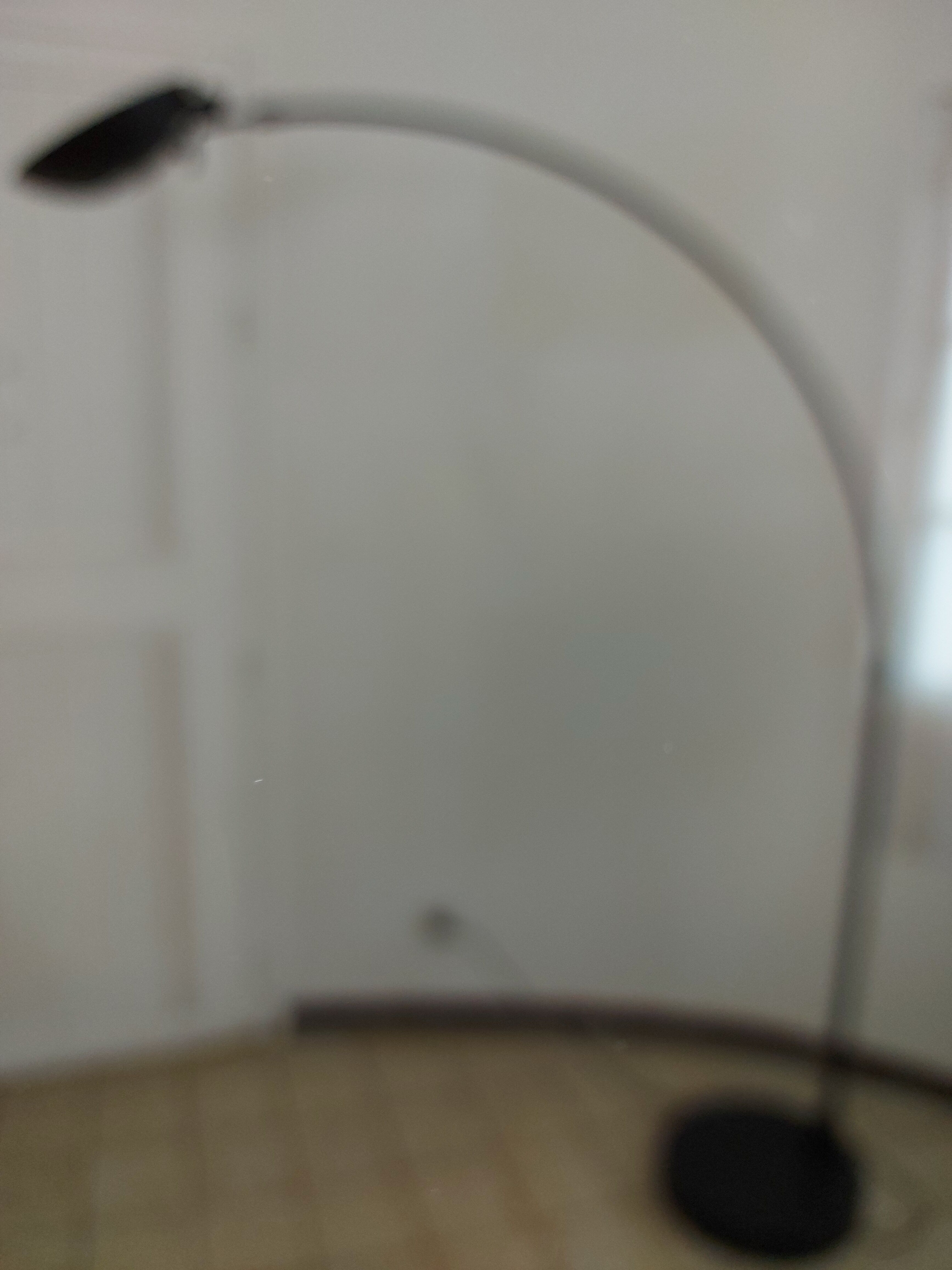 Lampadaire noir arqué Leonardo Marelli pour Estiluz vintage 1980'S