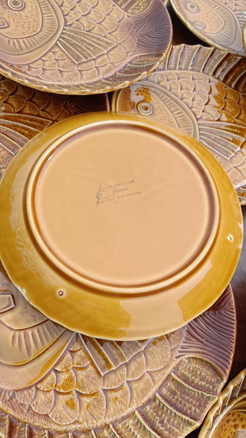 Service of 12 fish barbotine plates – antique faience from Sarreguemines
