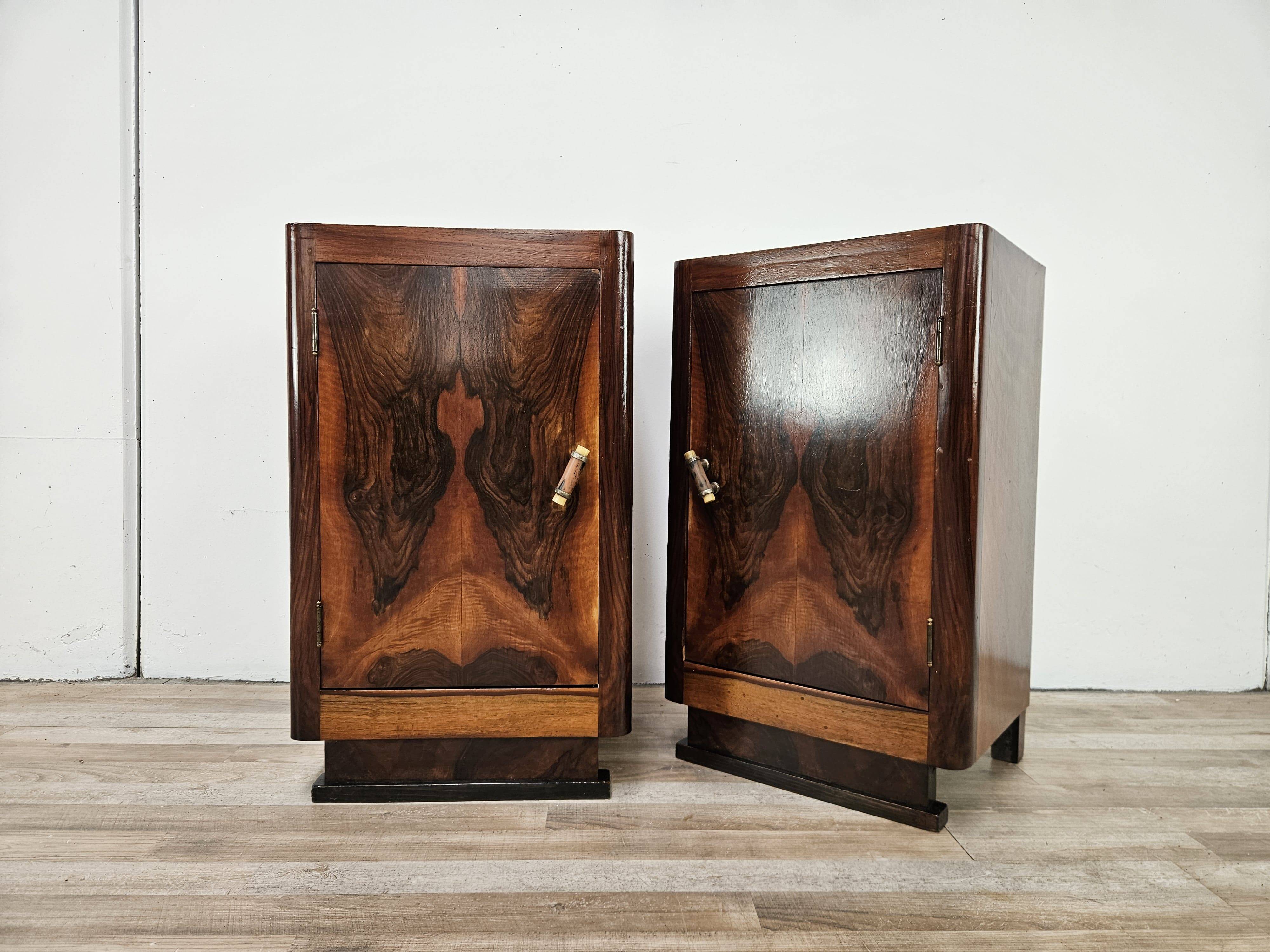 Pair of 1930s Art Deco bedside tables in walnut burl with marble top