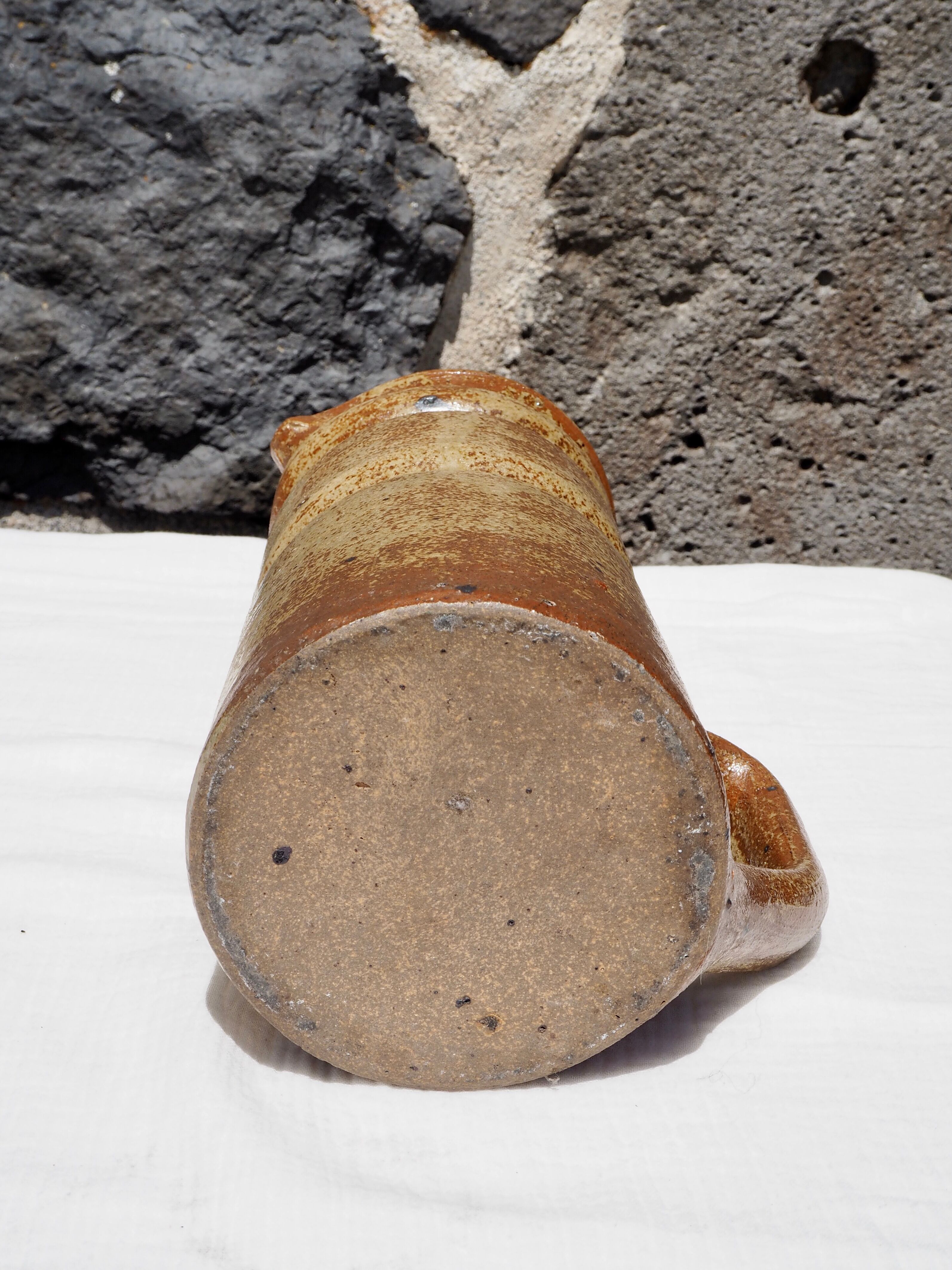 Raw sandstone pitcher XL