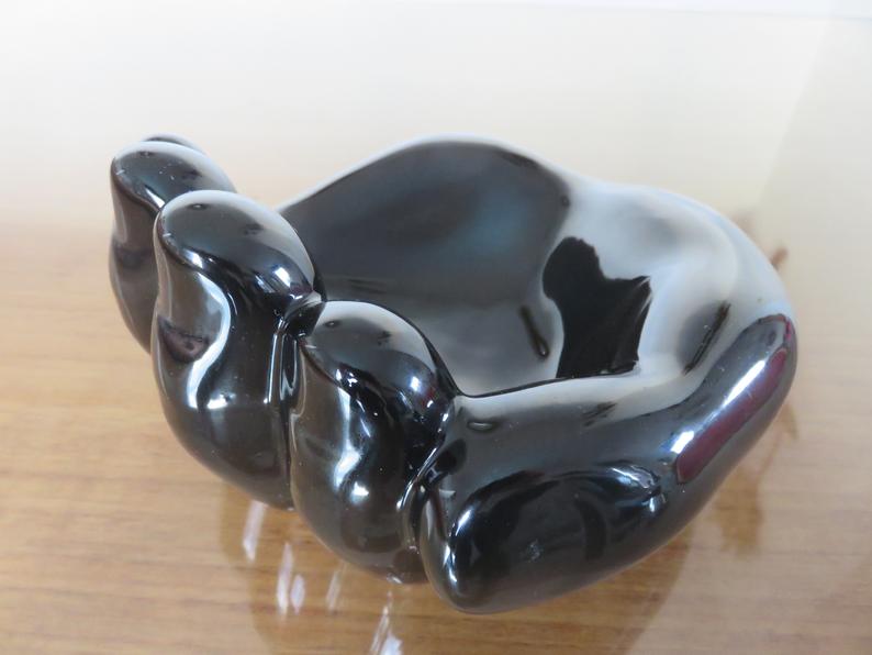 "hand" in black ceramic trinket bowl 60/70