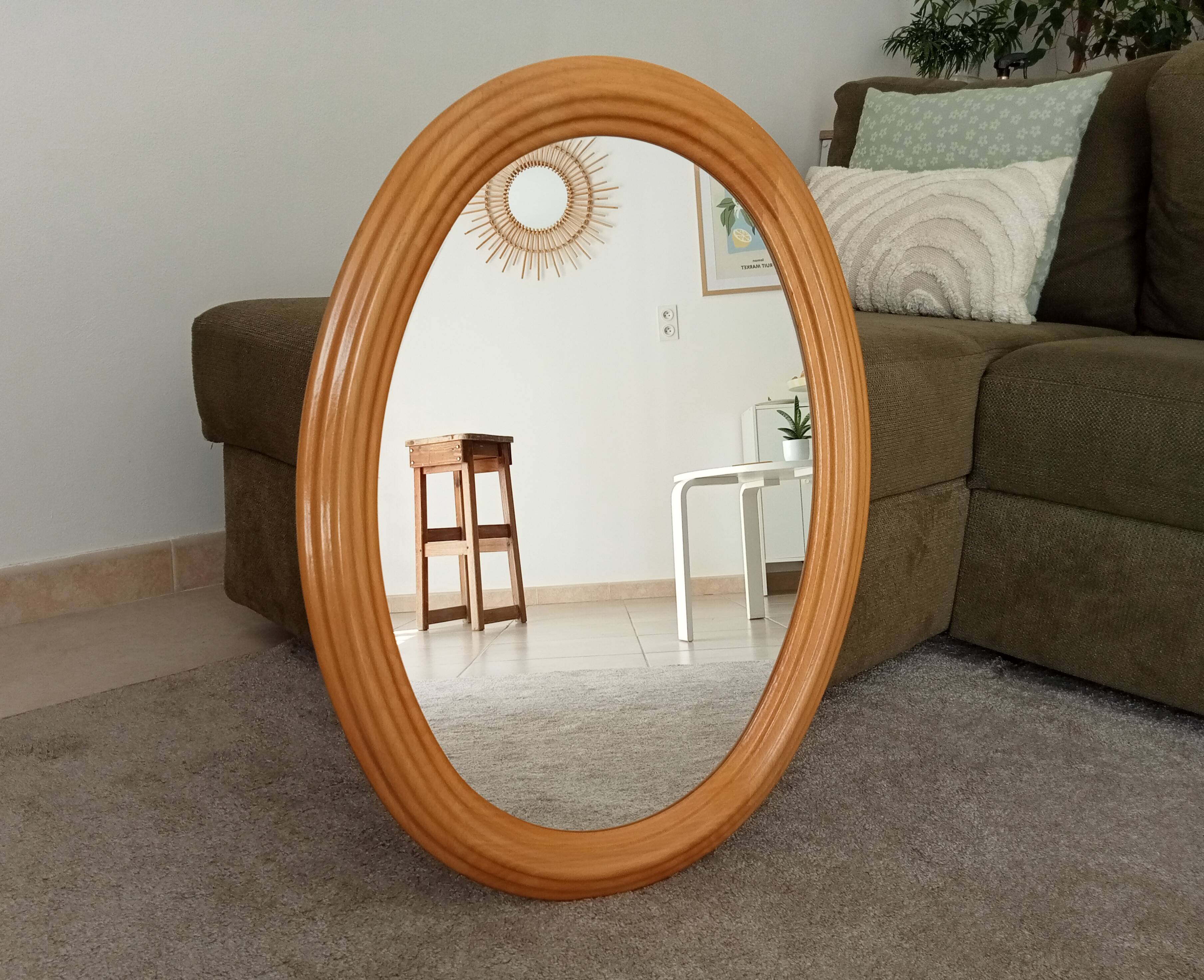Vintage oval mirror in beech from the 70s/80s.