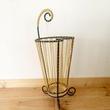 Wrought iron umbrella holder and scoubidou wires