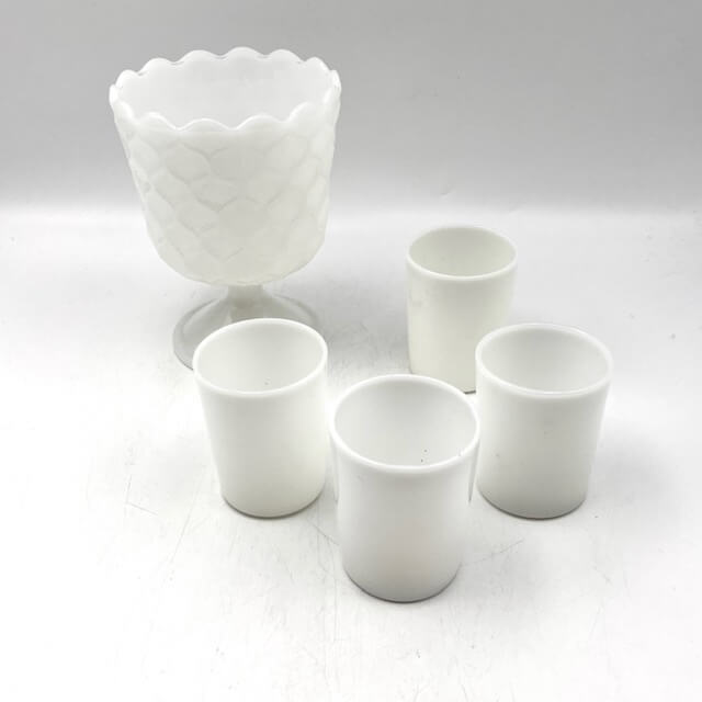 Lot of white opaines