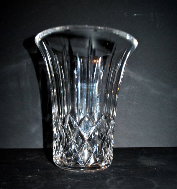 Vase en cristal taillé signé ''Cristal St Louis France'' H20