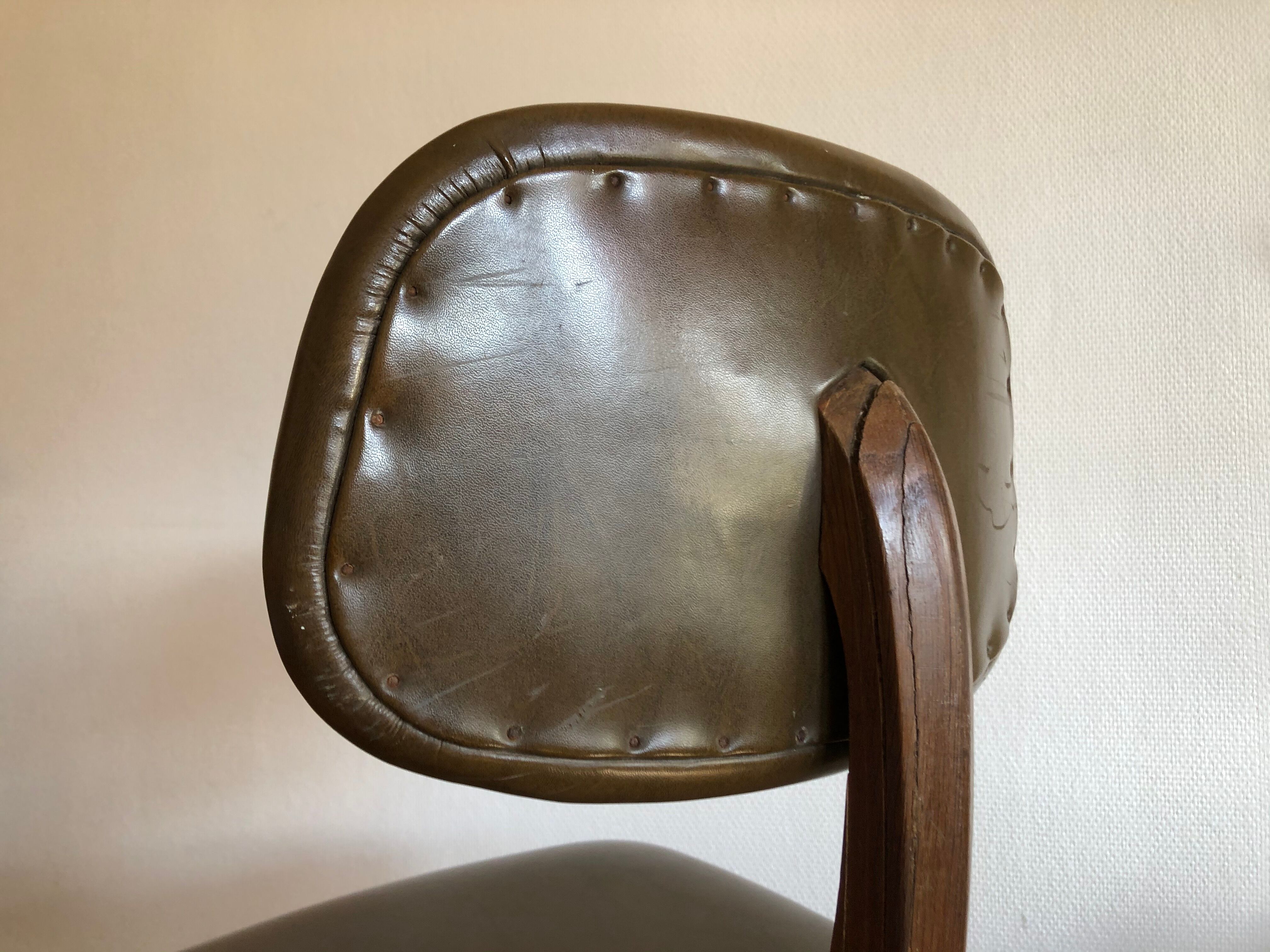 Office chair with wheels