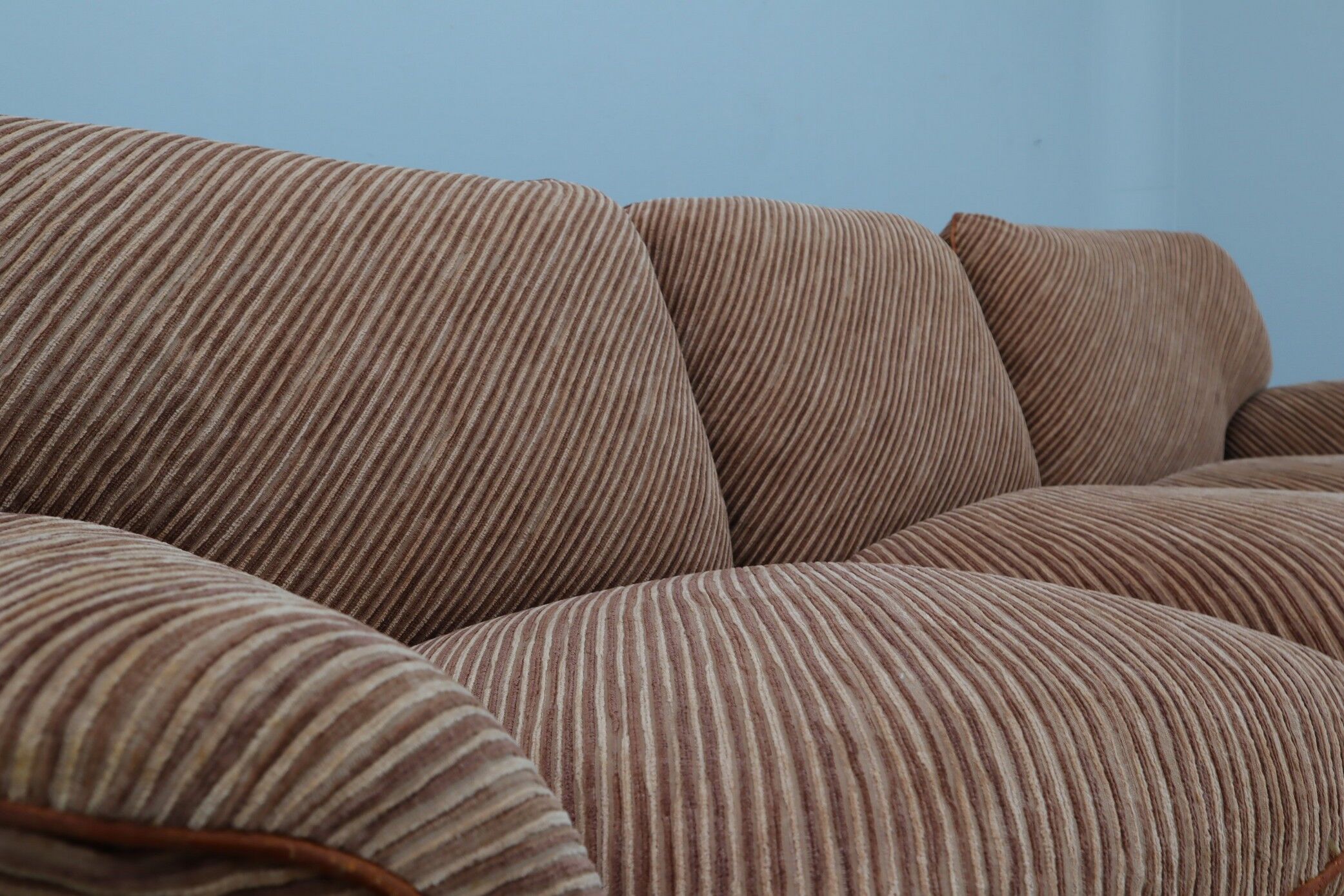 Mobil girgi 3-seater walnut sofa 1970s